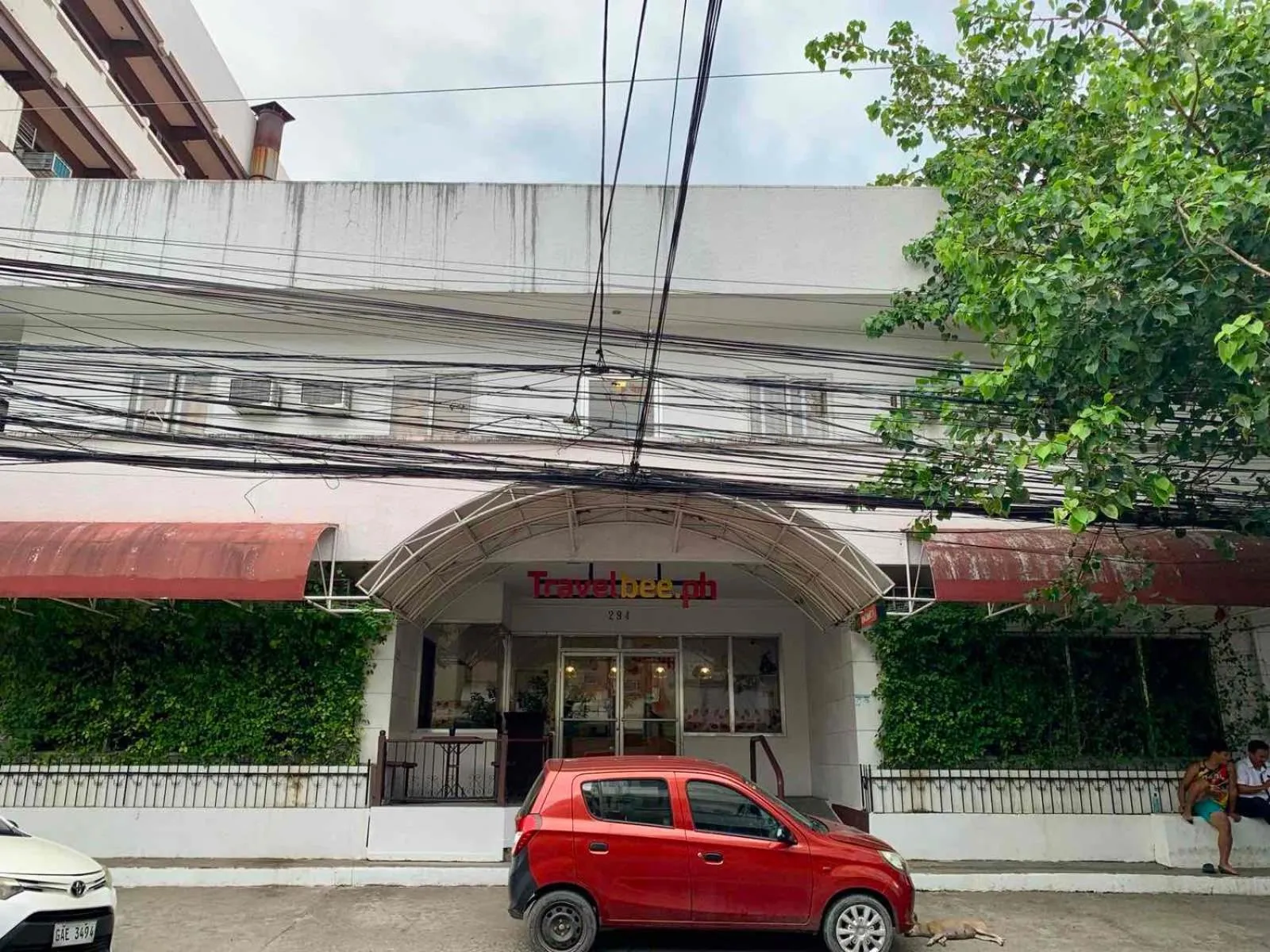 Property building in Travelbee Capitol Inn