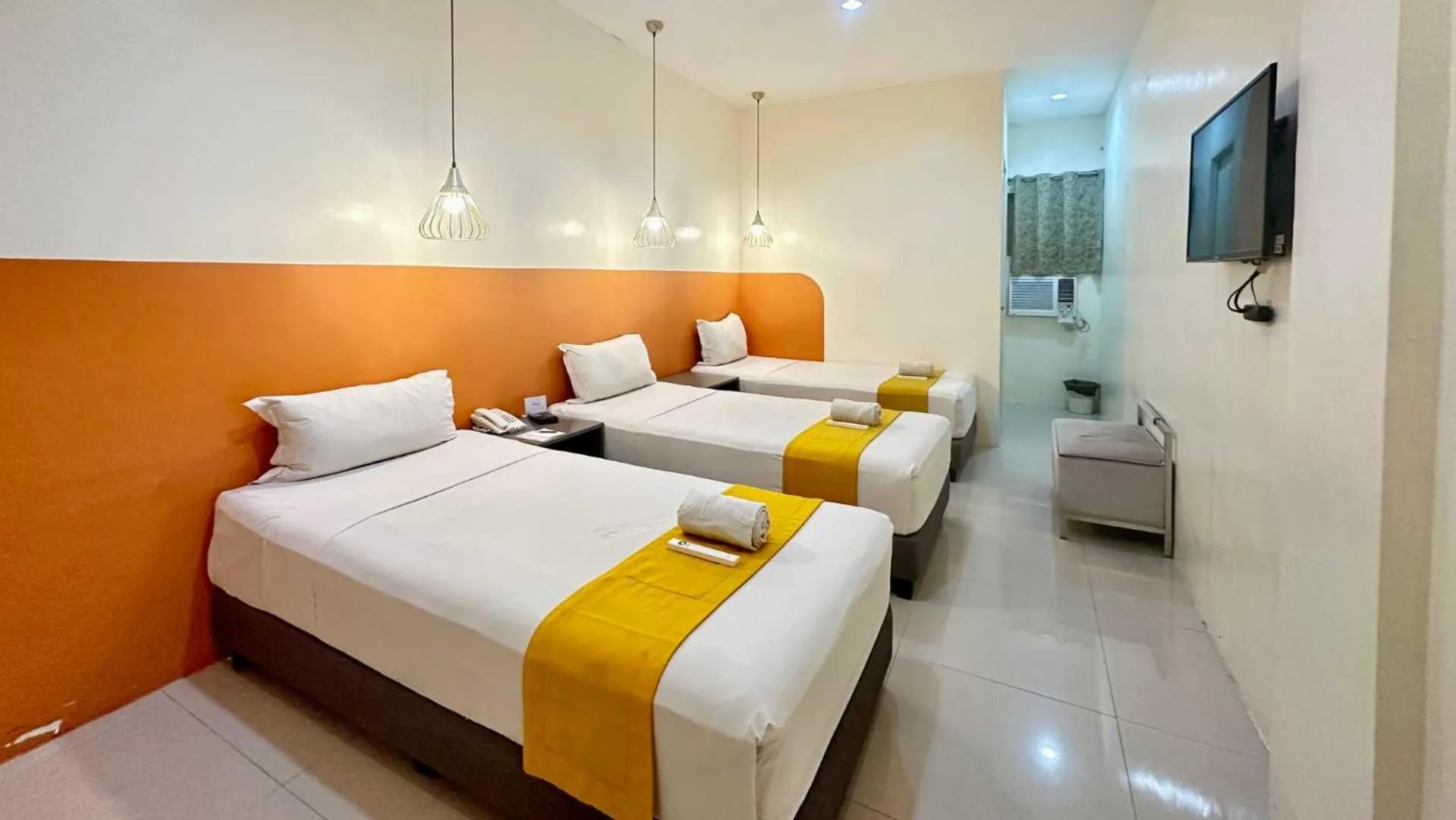 Bedroom in Travelbee Capitol Inn