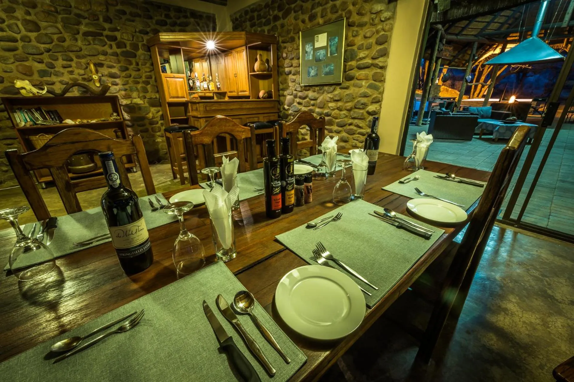 Restaurant/places to eat in Maninghi Lodge