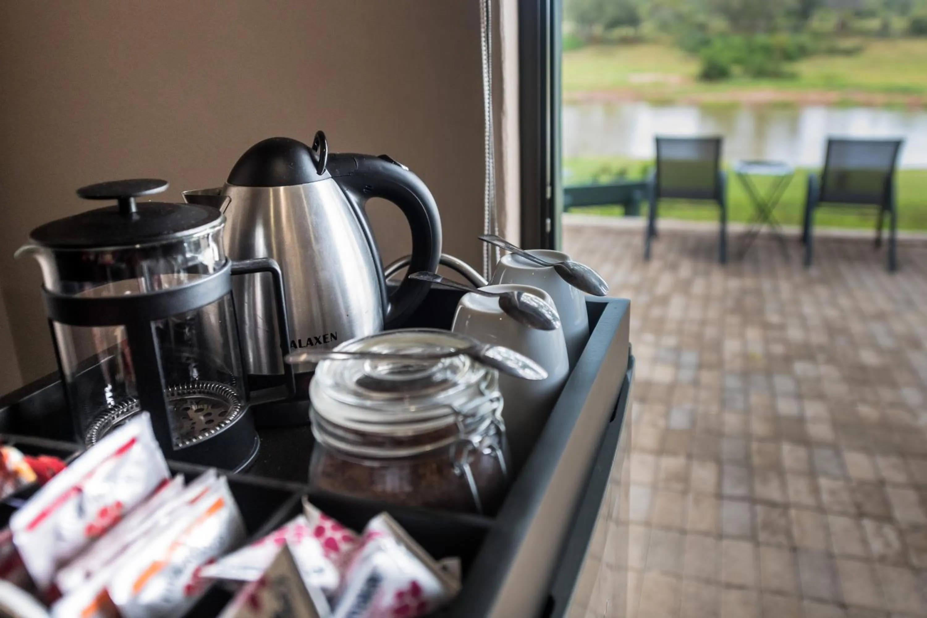 Coffee/tea facilities in Maninghi Lodge