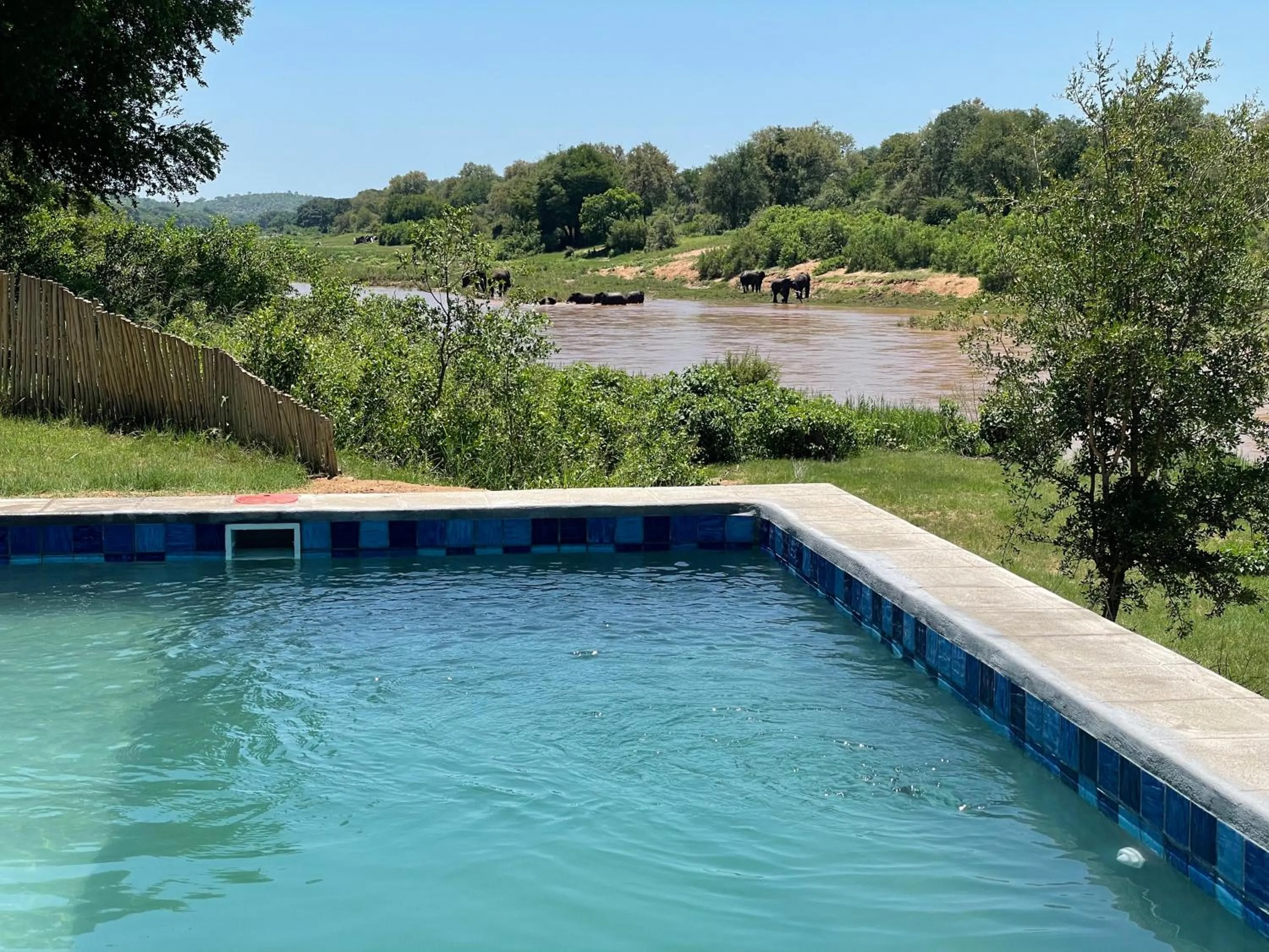 Day in Maninghi Lodge