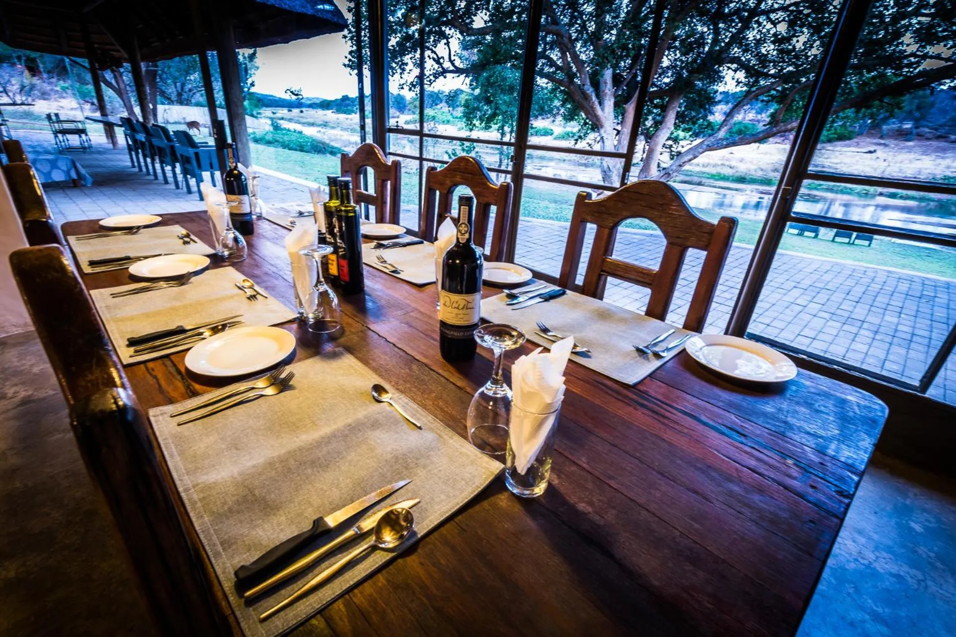 Restaurant/places to eat in Maninghi Lodge