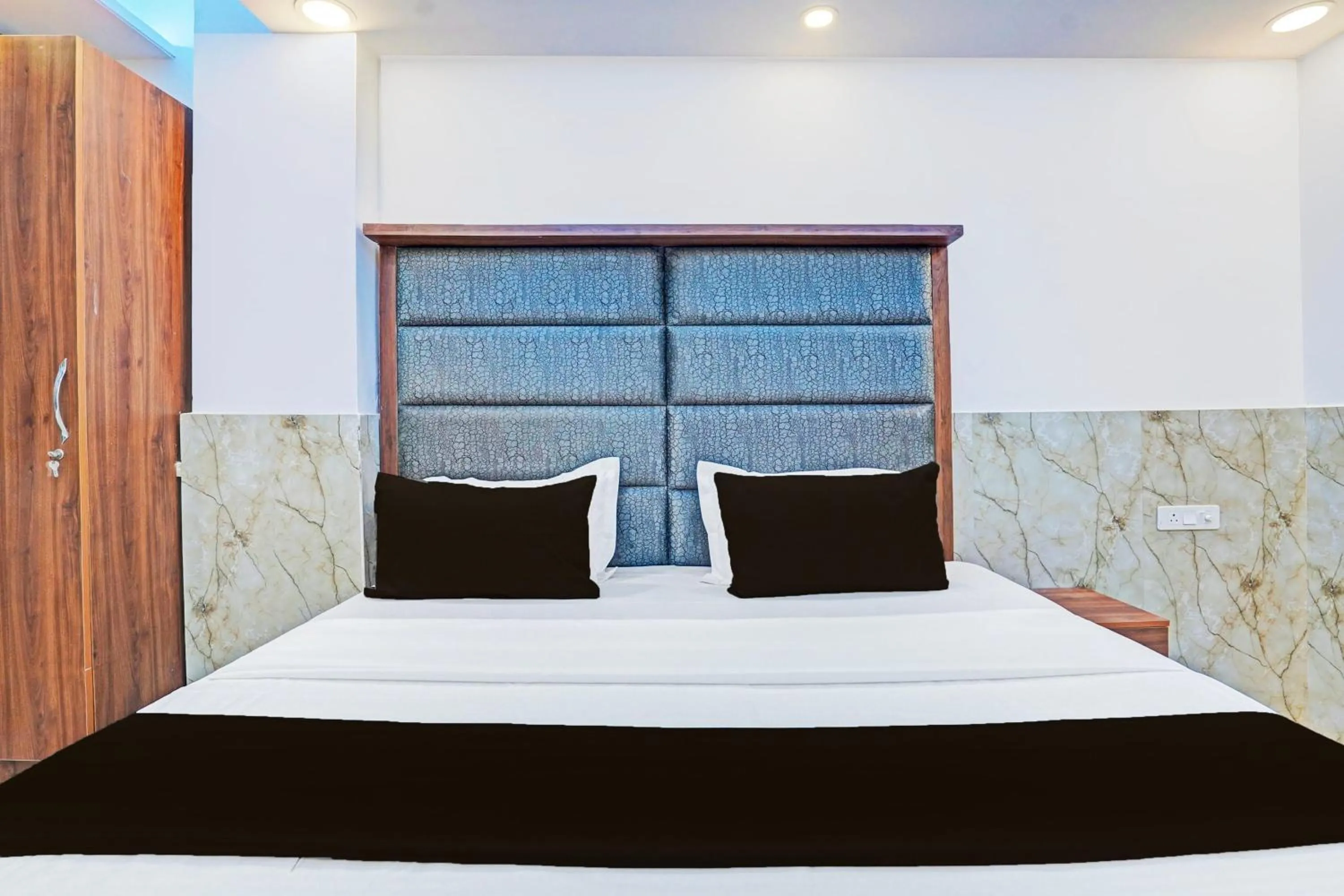 Bedroom, Bed in Hotel O veer palace