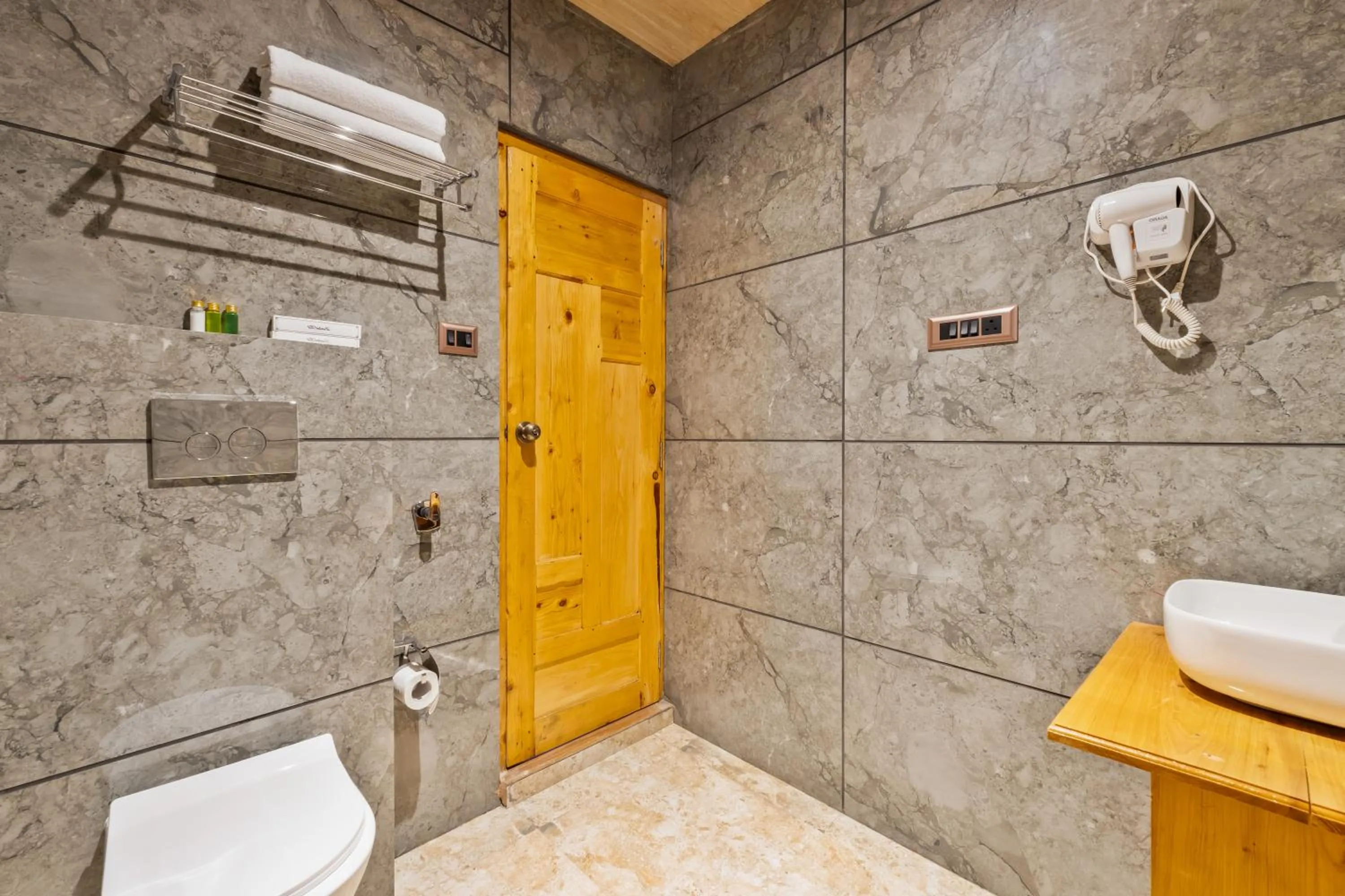 Toilet in Kathkuni by Jomotel - A Pure Veg Boutique Stay