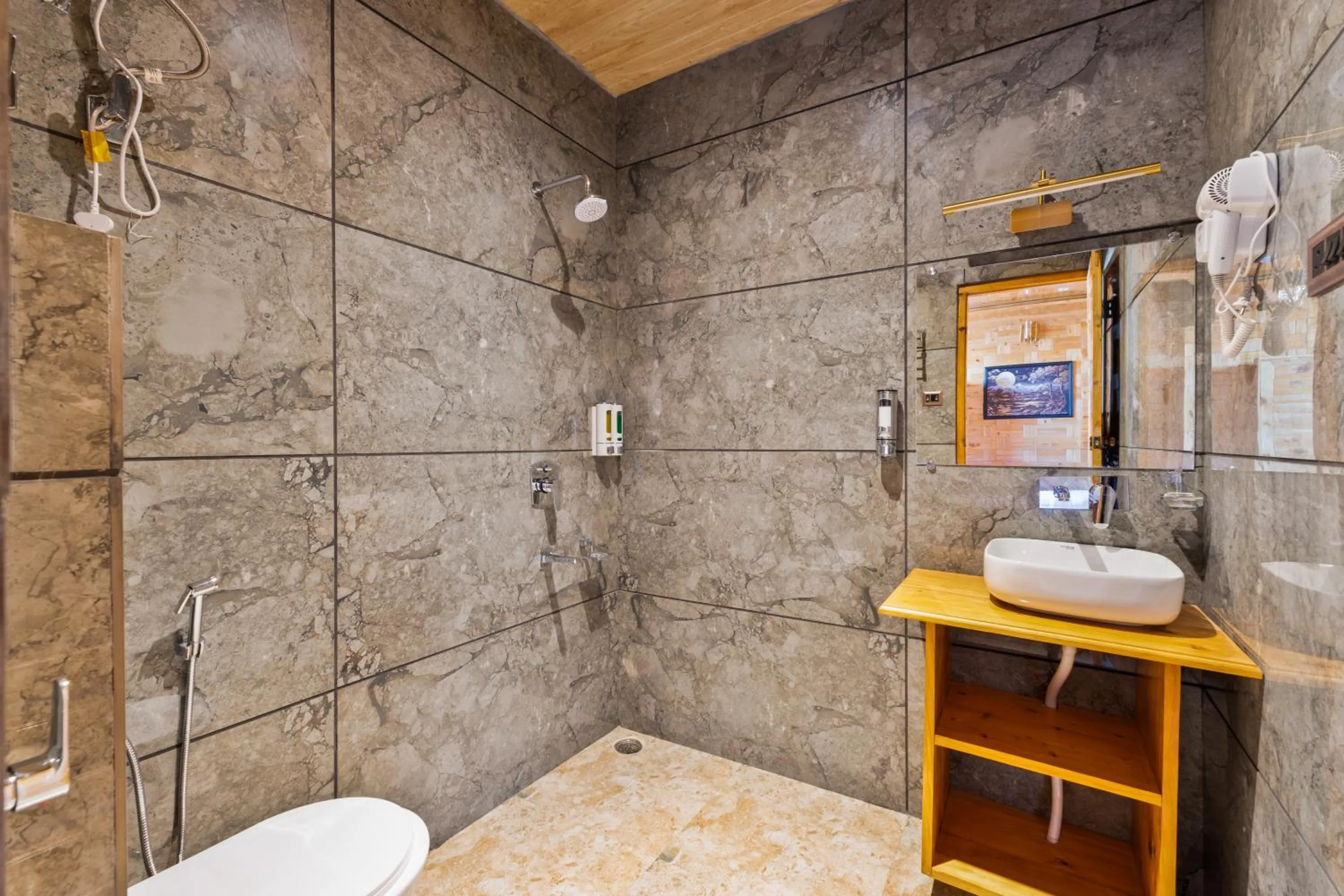 Bathroom in Kathkuni by Jomotel - A Pure Veg Boutique Stay