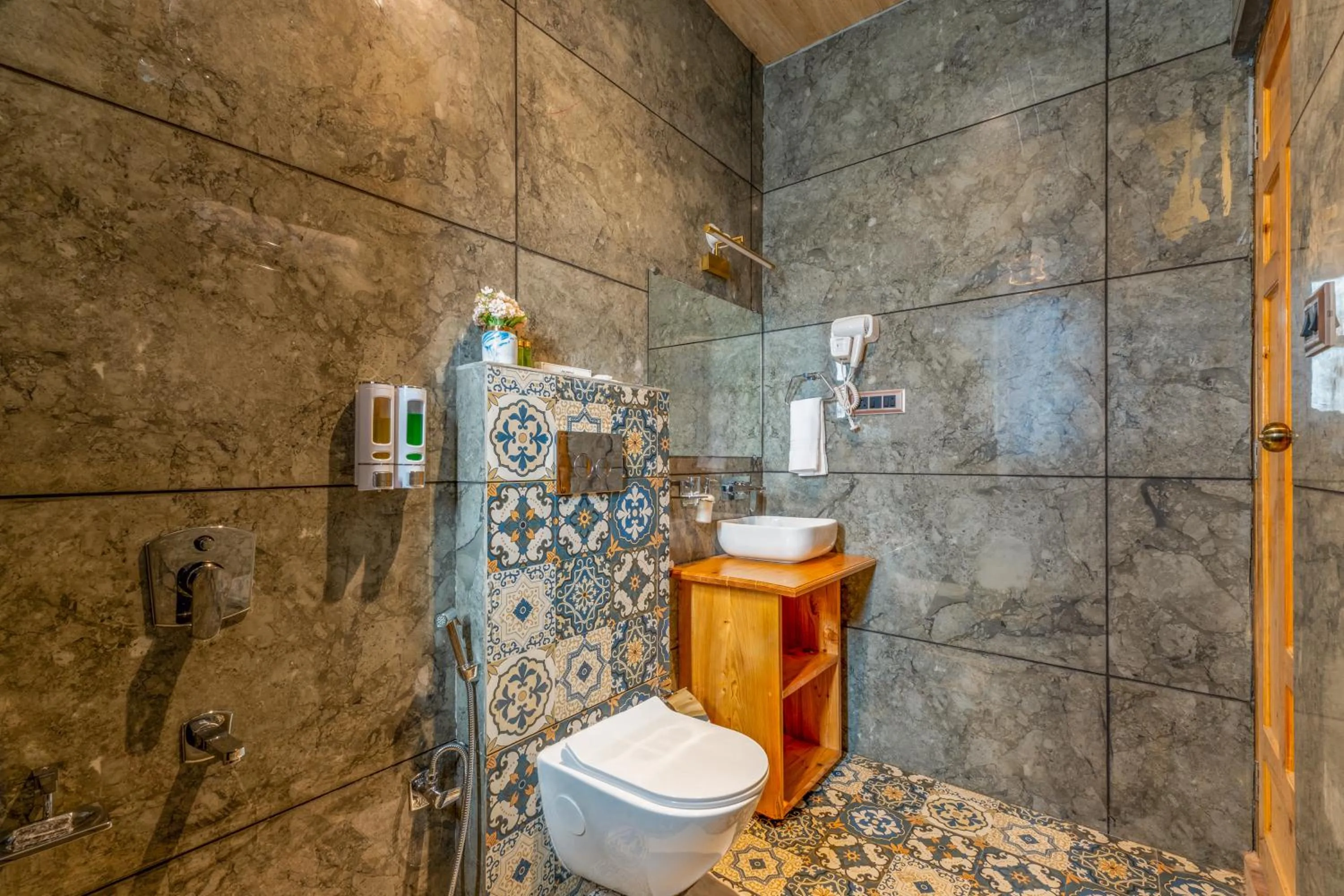 Toilet in Kathkuni by Jomotel - A Pure Veg Boutique Stay