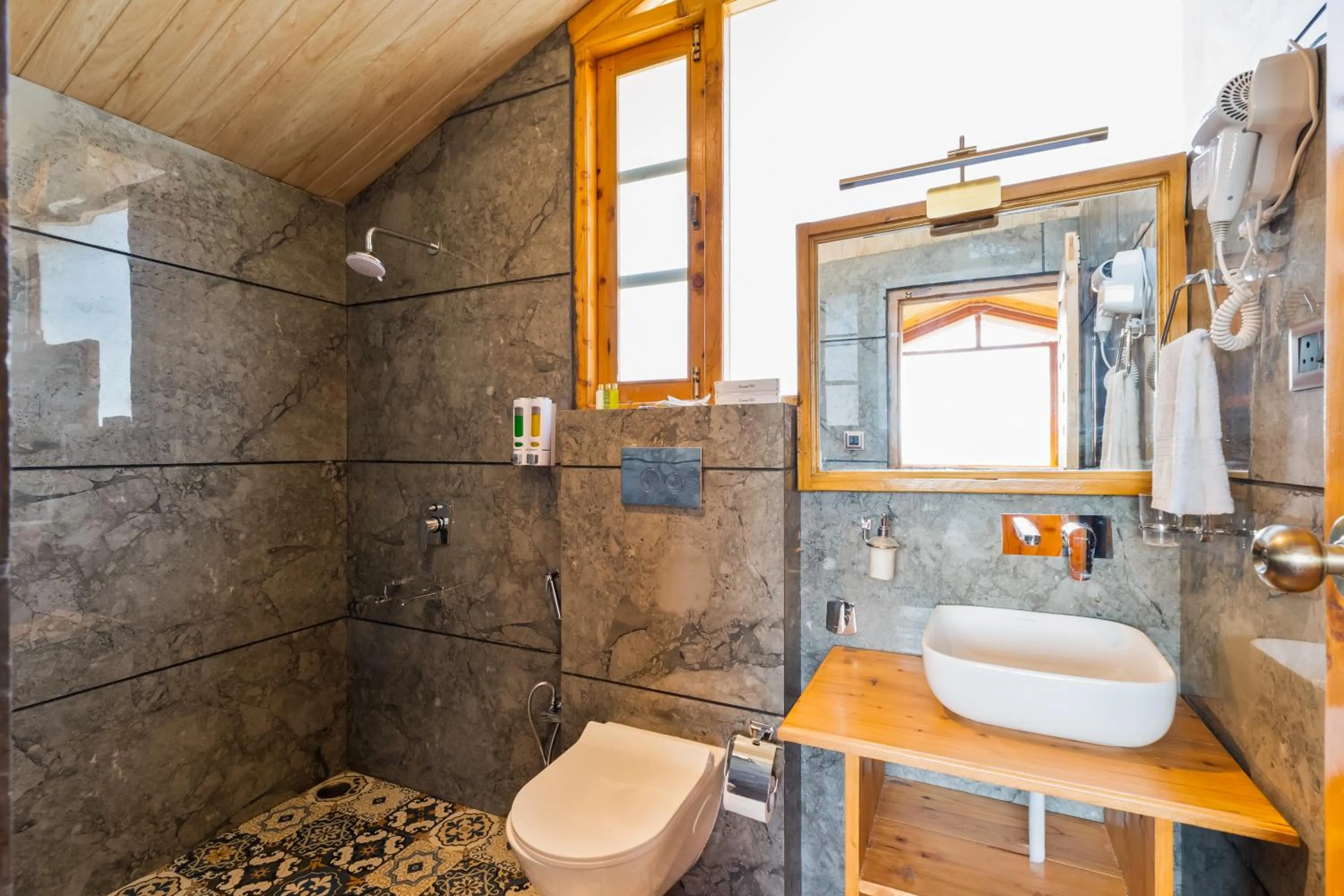 Bathroom in Kathkuni by Jomotel - A Pure Veg Boutique Stay