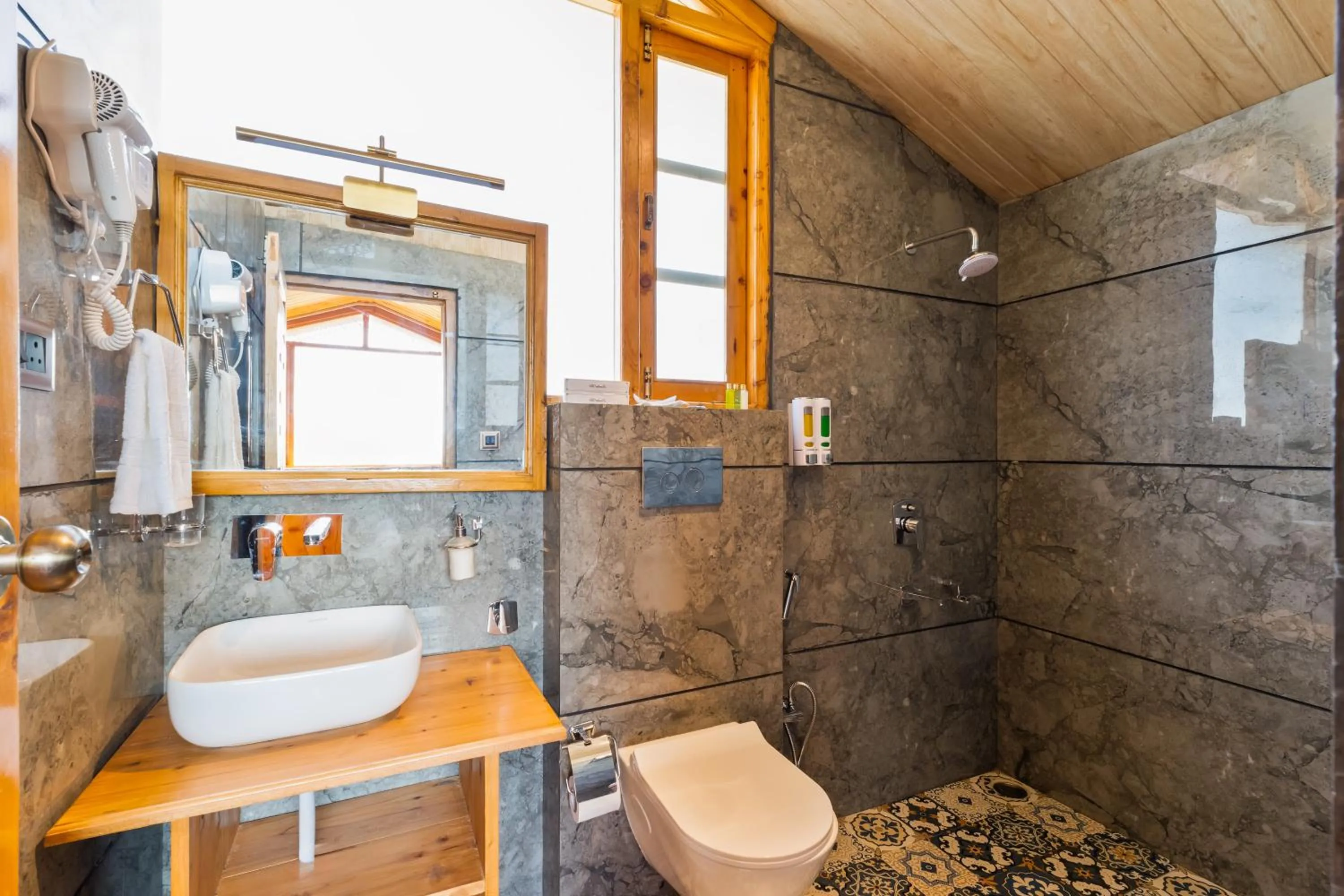 Bathroom in Kathkuni by Jomotel - A Pure Veg Boutique Stay