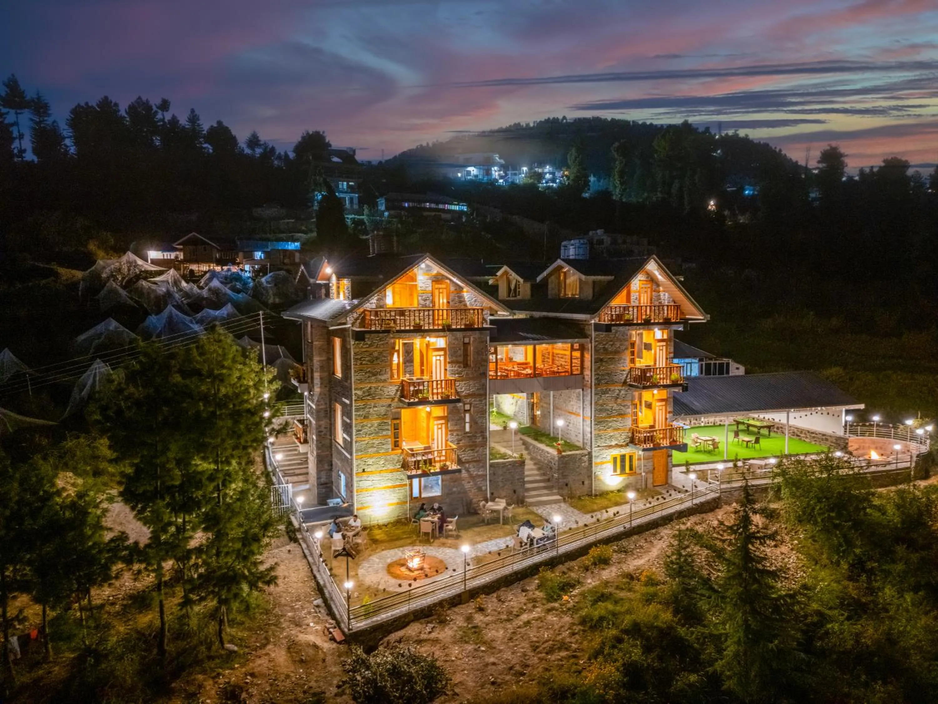 Property building in Kathkuni by Jomotel - A Pure Veg Boutique Stay