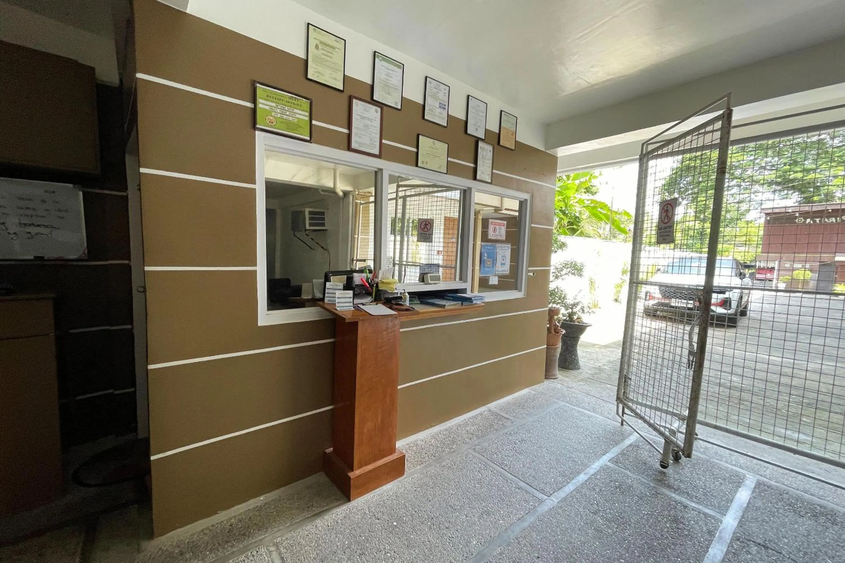 Parking in Captains Suites Albay