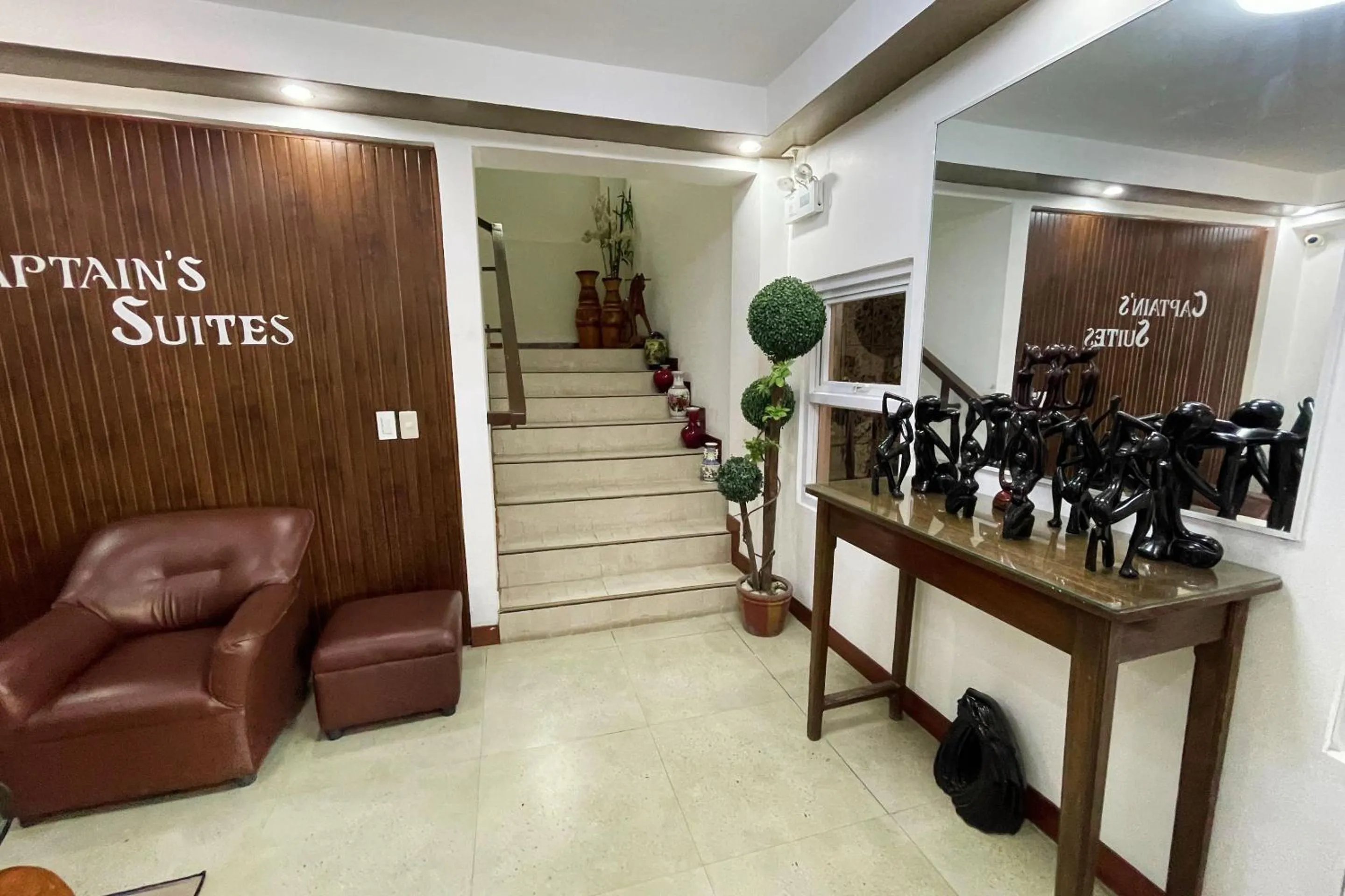 Lobby or reception in Captains Suites Albay