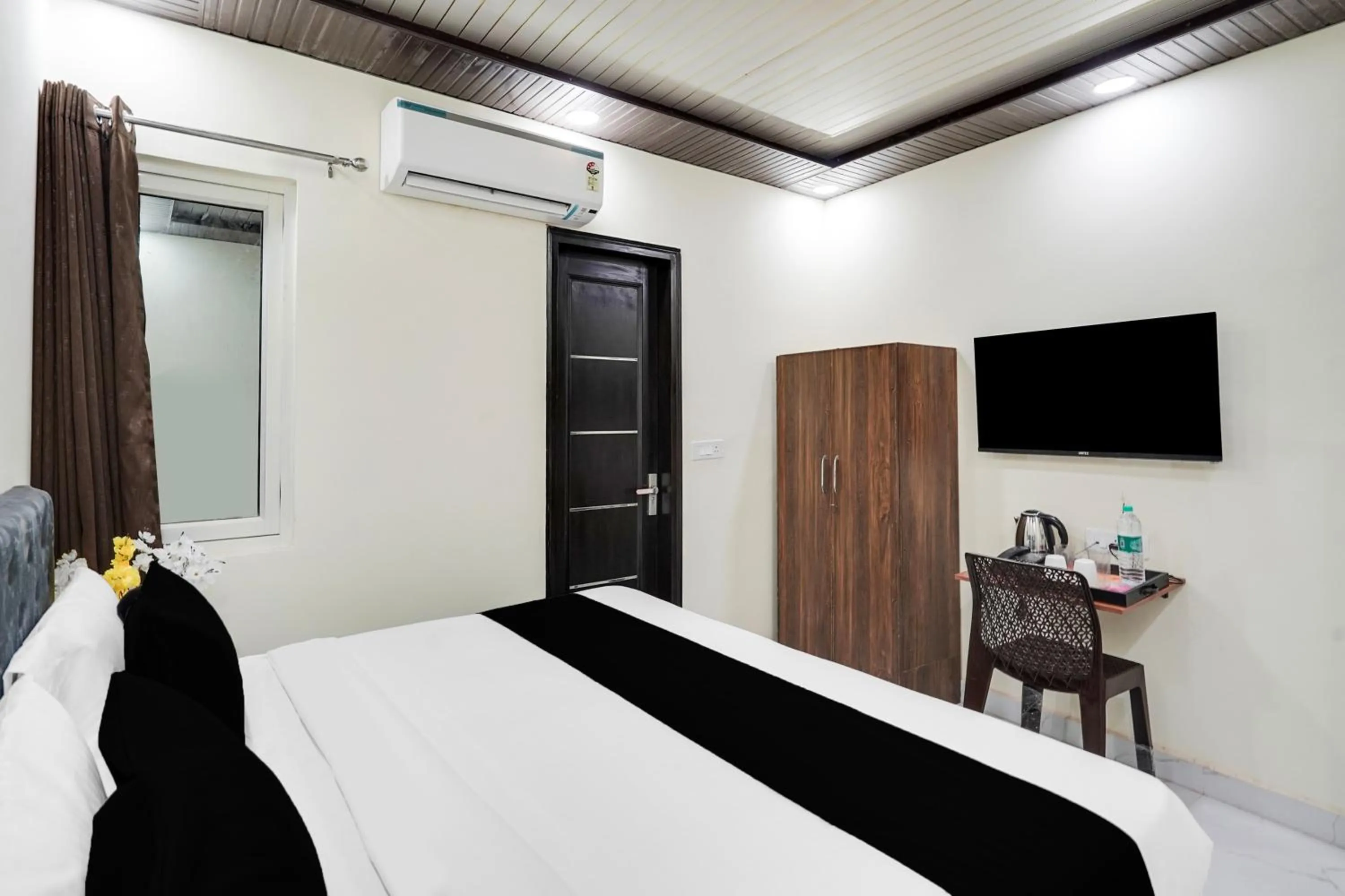 Bedroom, Bed in Super Collection O Nirman Vihar