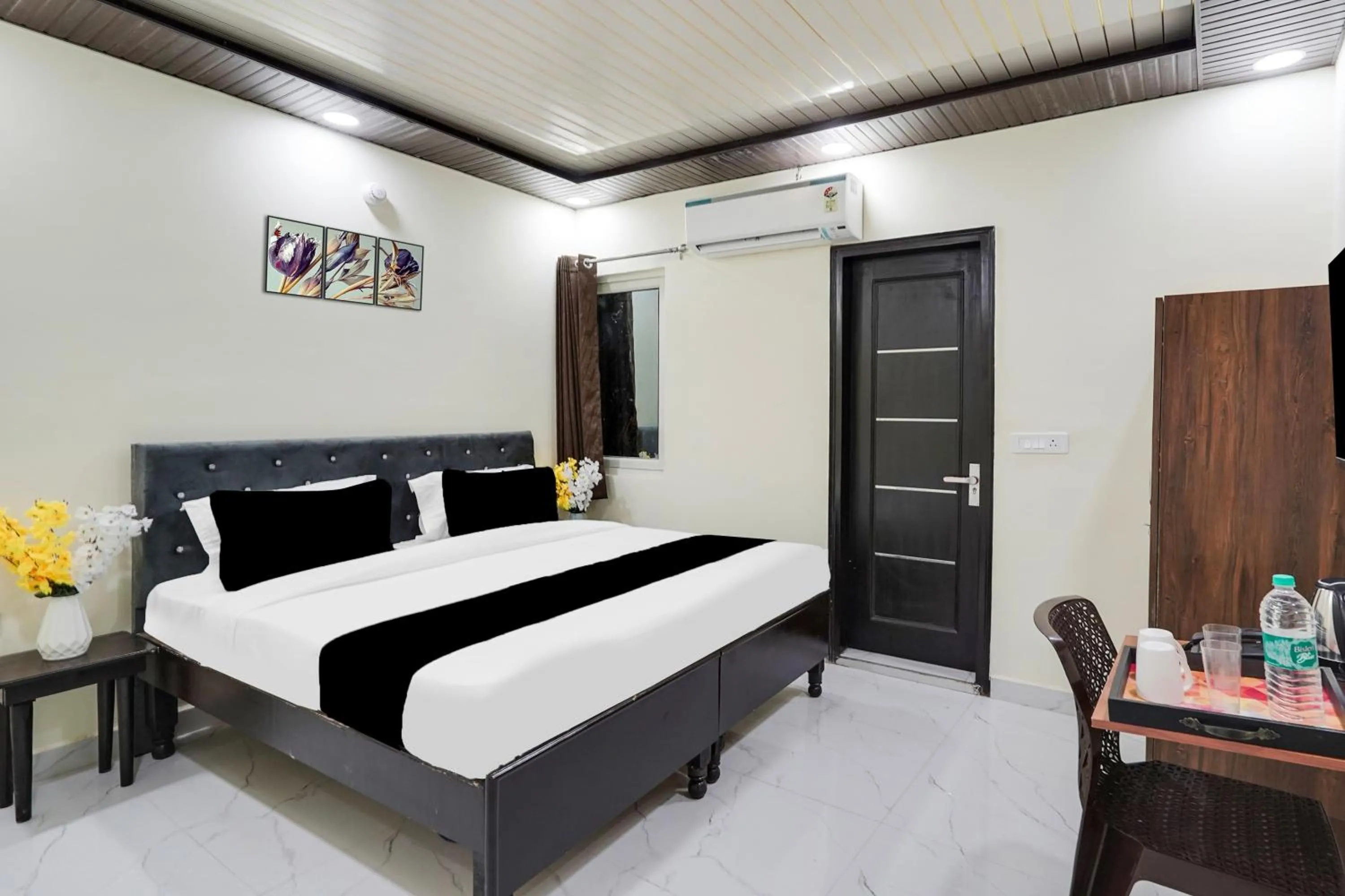 Bedroom, Bed in Super Collection O Nirman Vihar