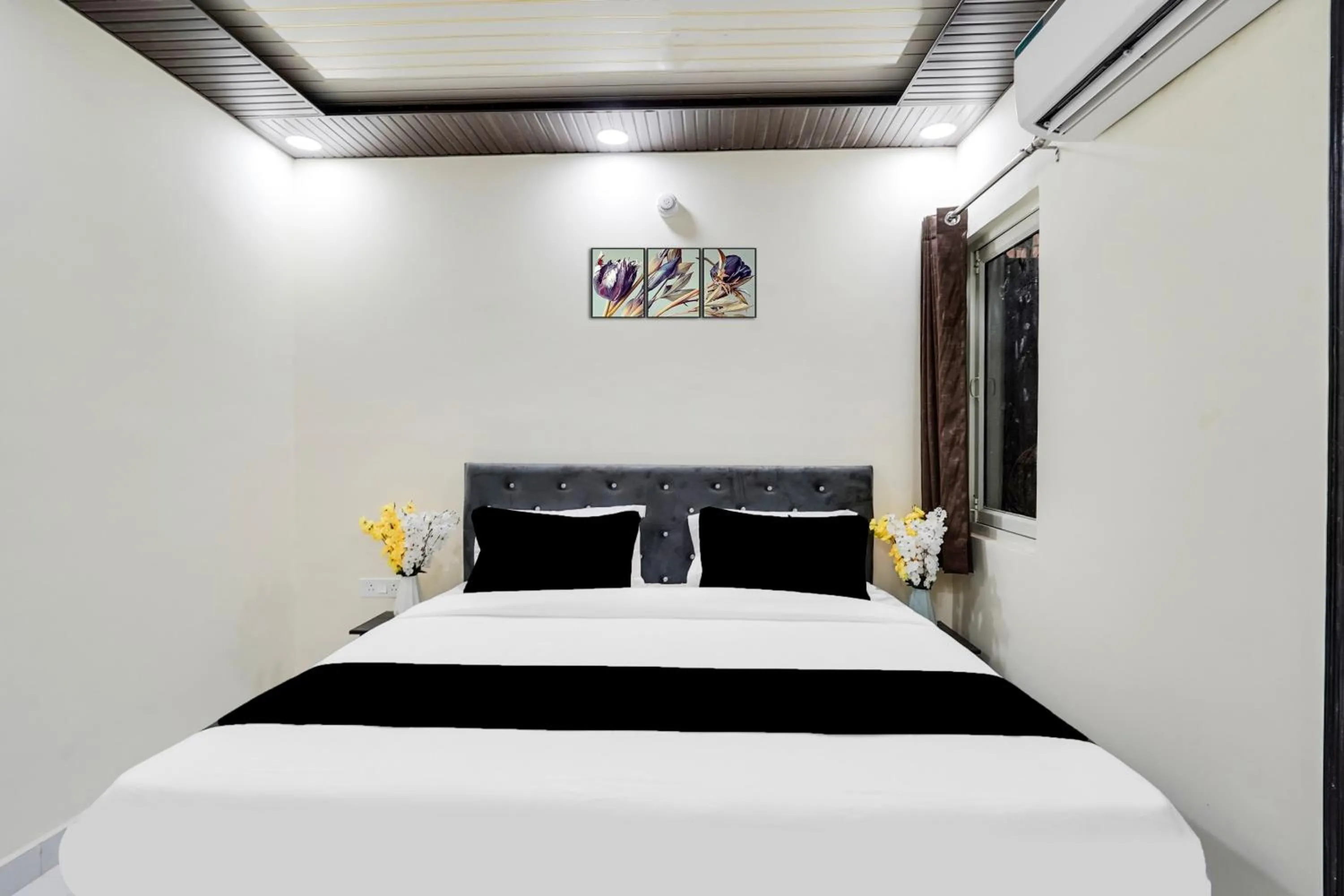 Bedroom, Bed in Super Collection O Nirman Vihar