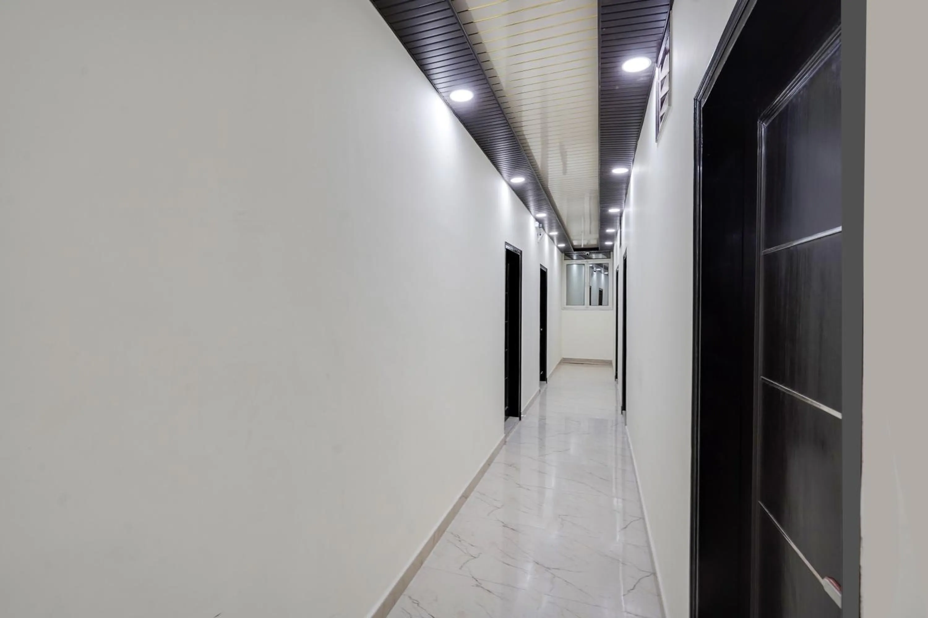 Lobby or reception in Super Collection O Nirman Vihar