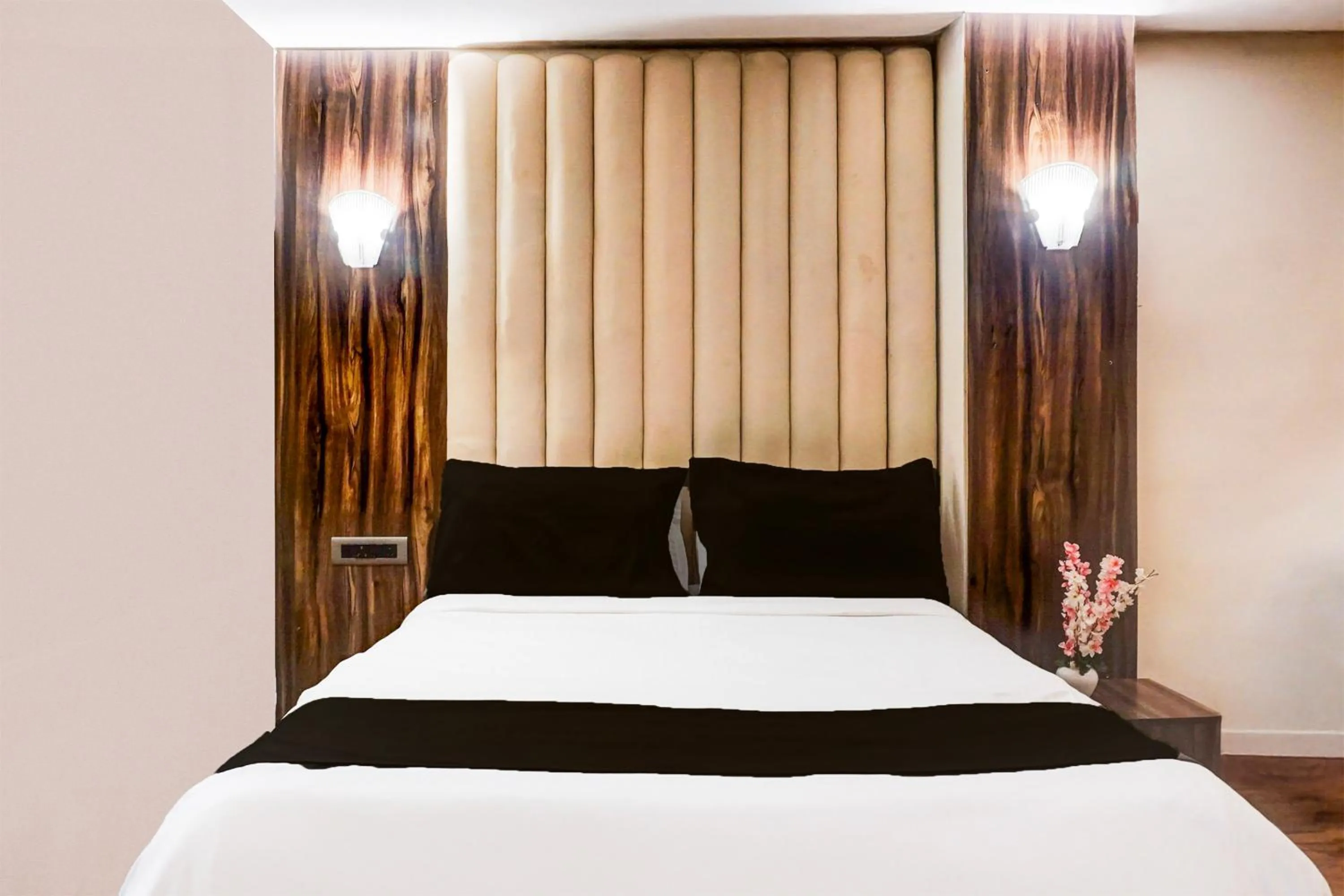 Bedroom, Bed in Super Townhouse Oak Hadapsar