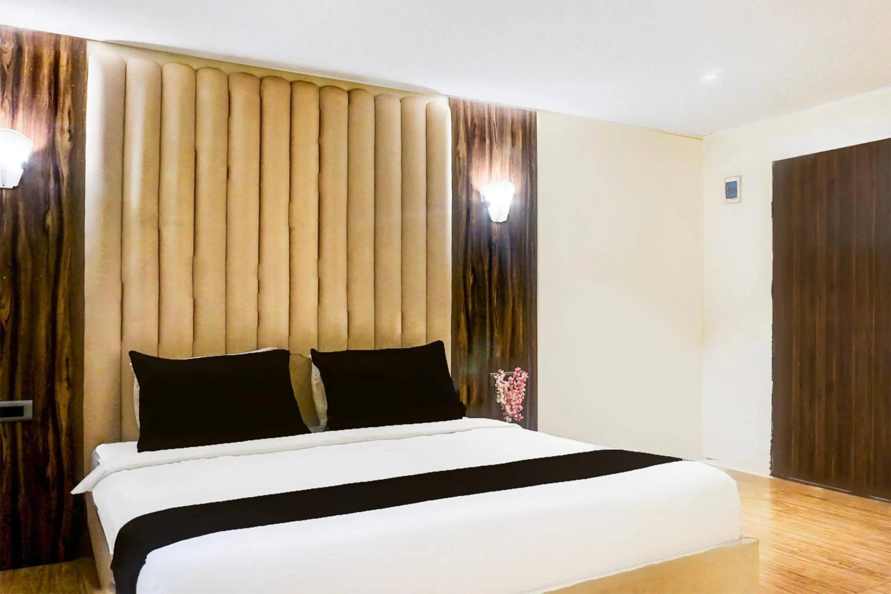 Bedroom, Bed in Super Townhouse Oak Hadapsar