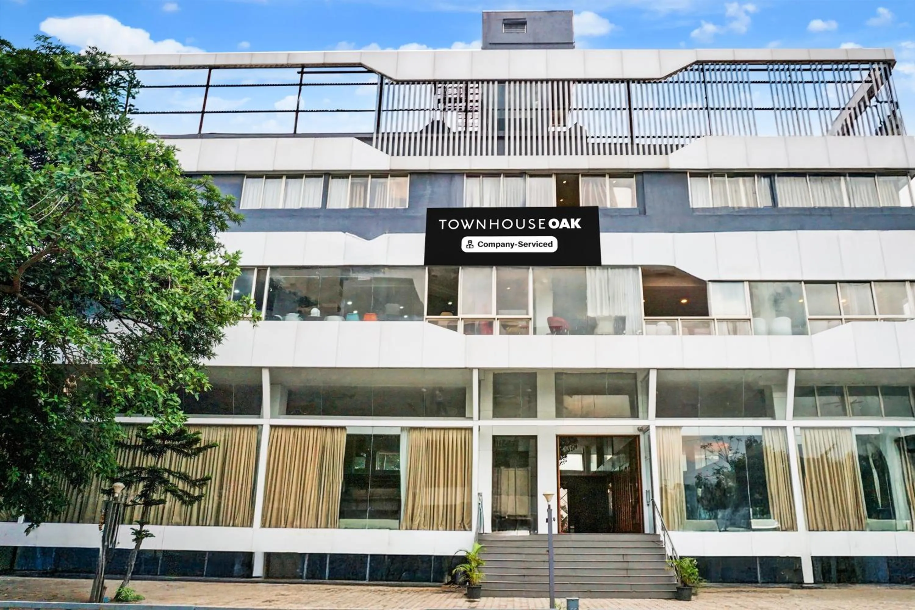 Facade/entrance in Super Townhouse Oak Hadapsar