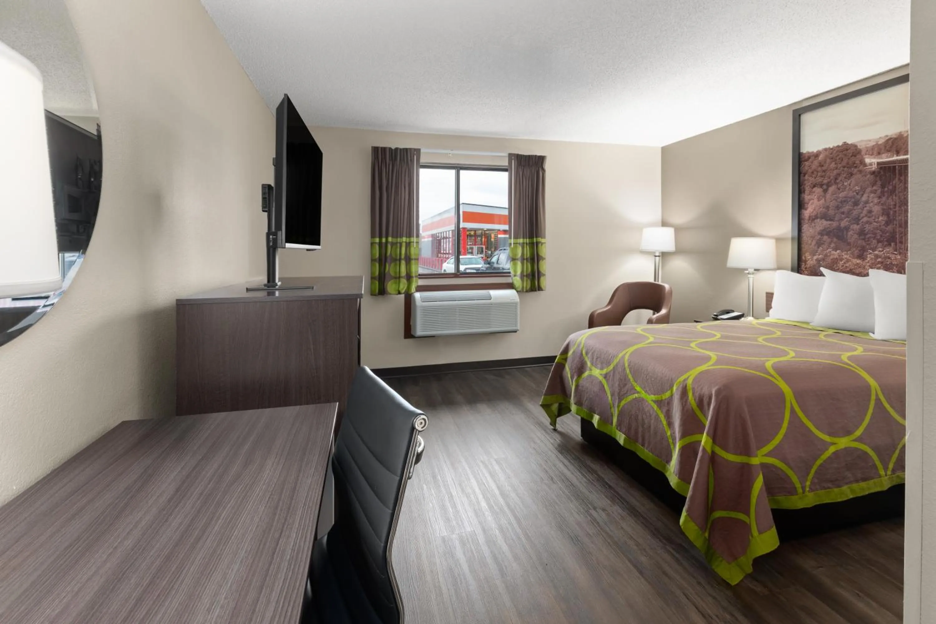 Bedroom, Bed in Super 8 by Wyndham Summersville - New River National Park