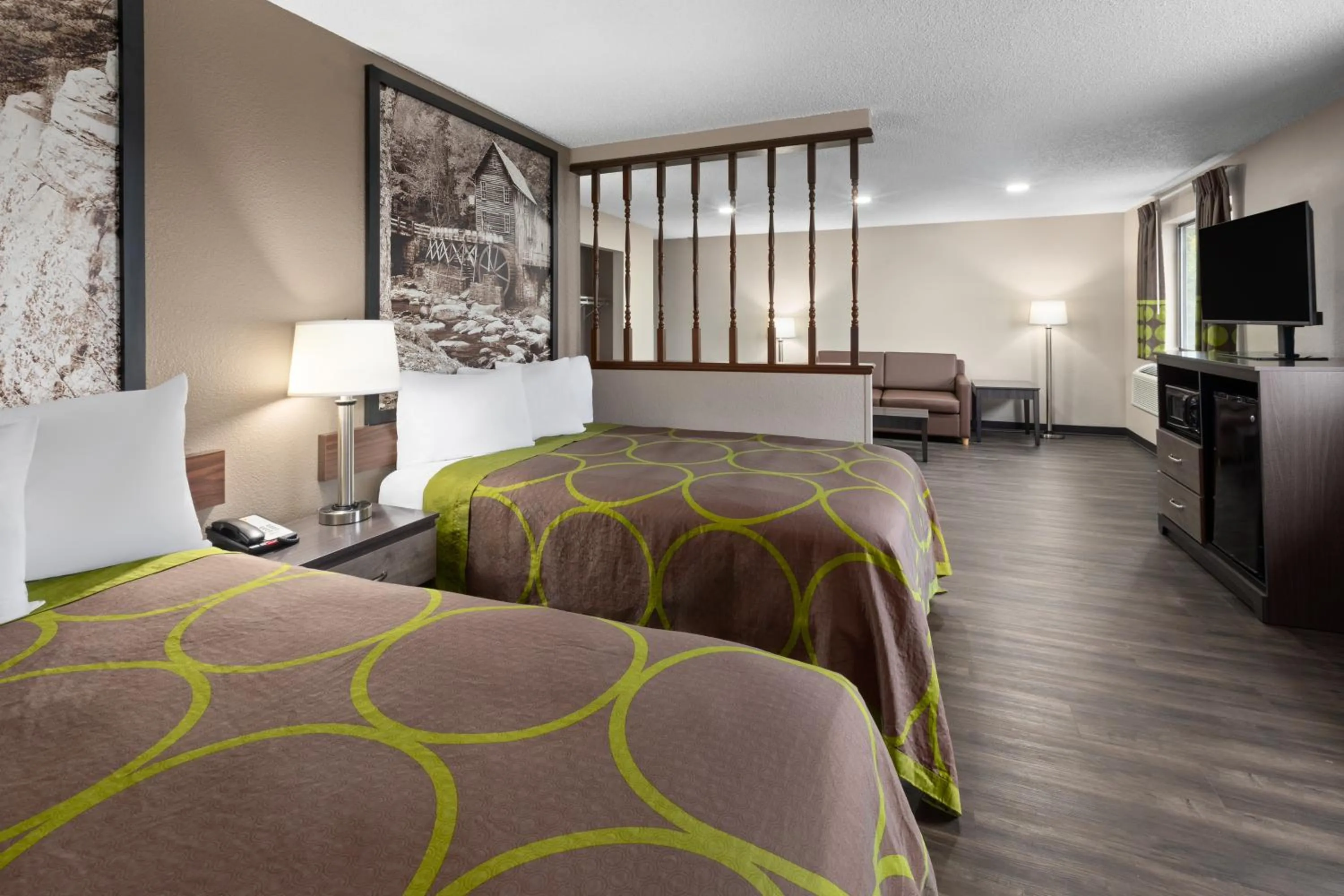 Bedroom, Bed in Super 8 by Wyndham Summersville - New River National Park