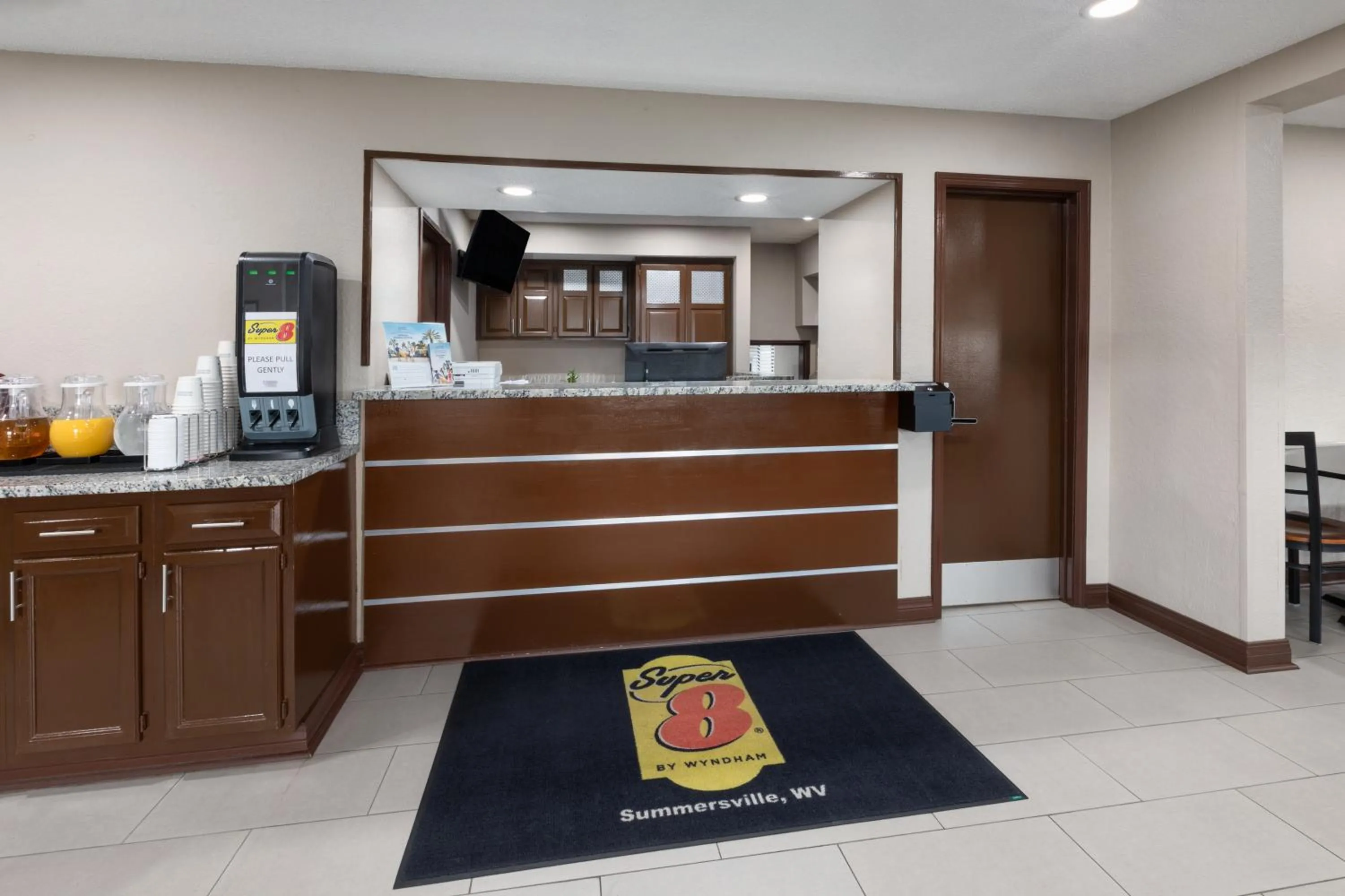 Lobby or reception in Super 8 by Wyndham Summersville - New River National Park