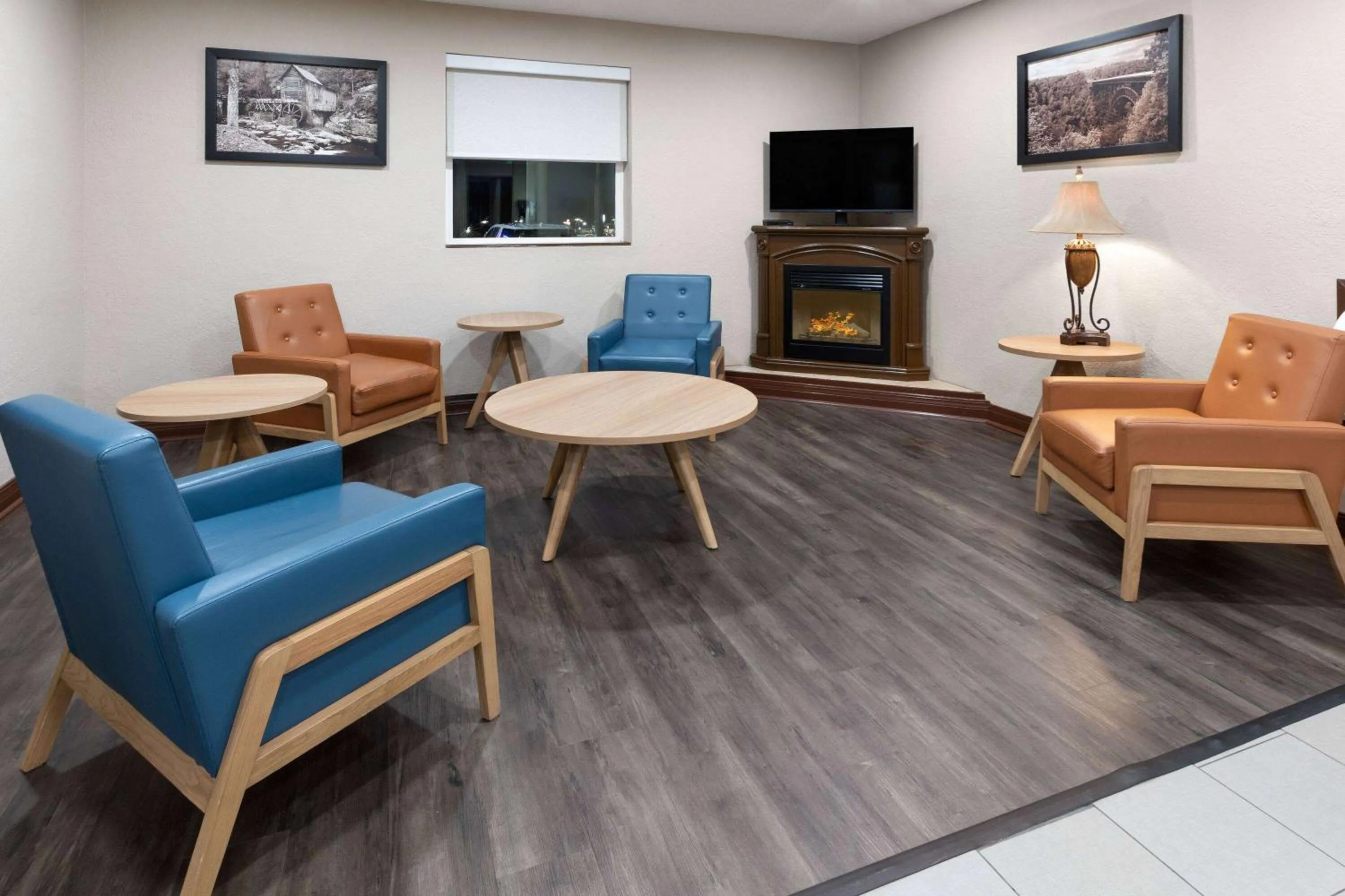 Lobby or reception in Super 8 by Wyndham Summersville - New River National Park