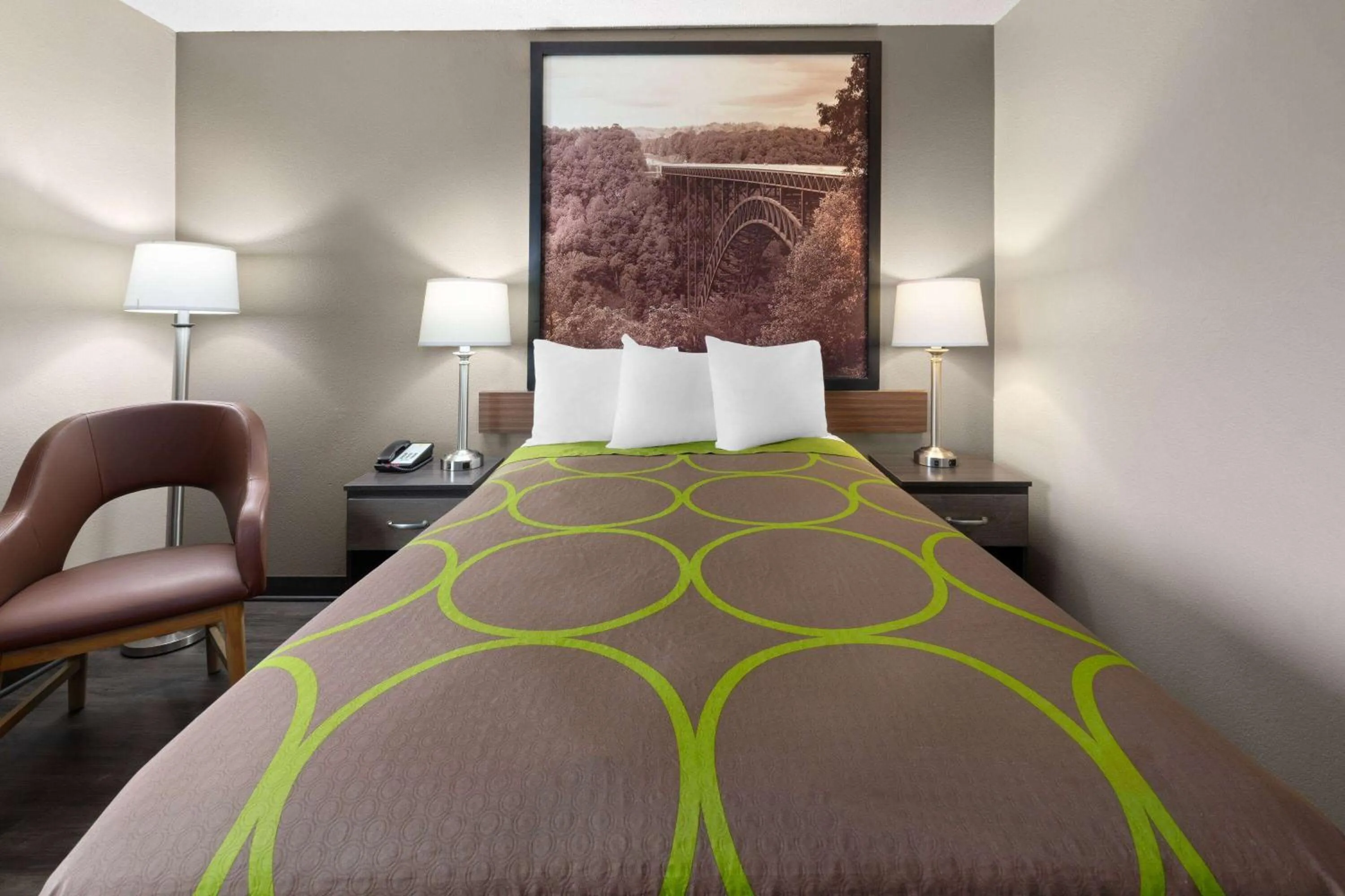 Photo of the whole room, Bed in Super 8 by Wyndham Summersville - New River National Park