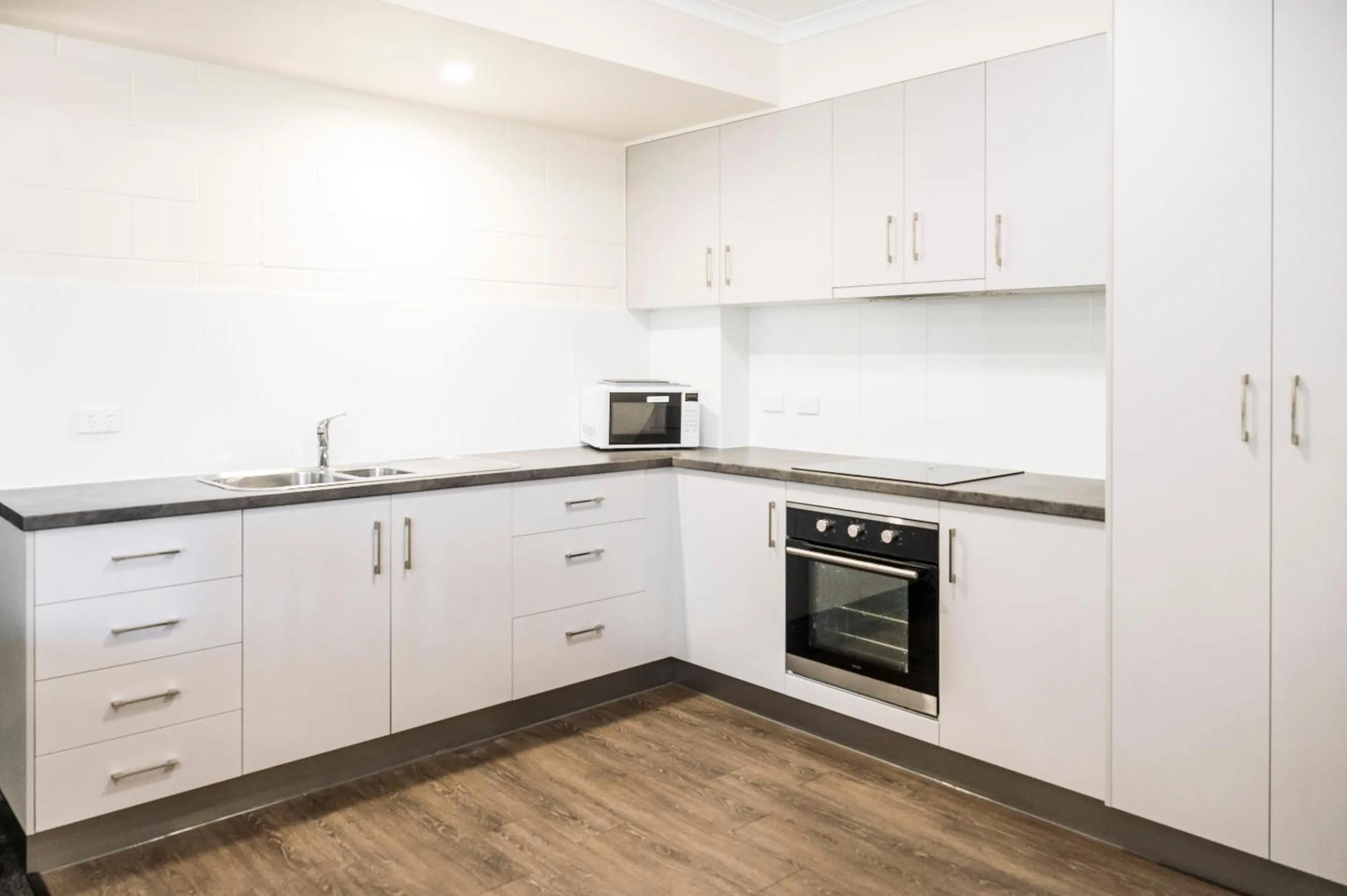 Kitchen or kitchenette in Reef Gateway Hotel