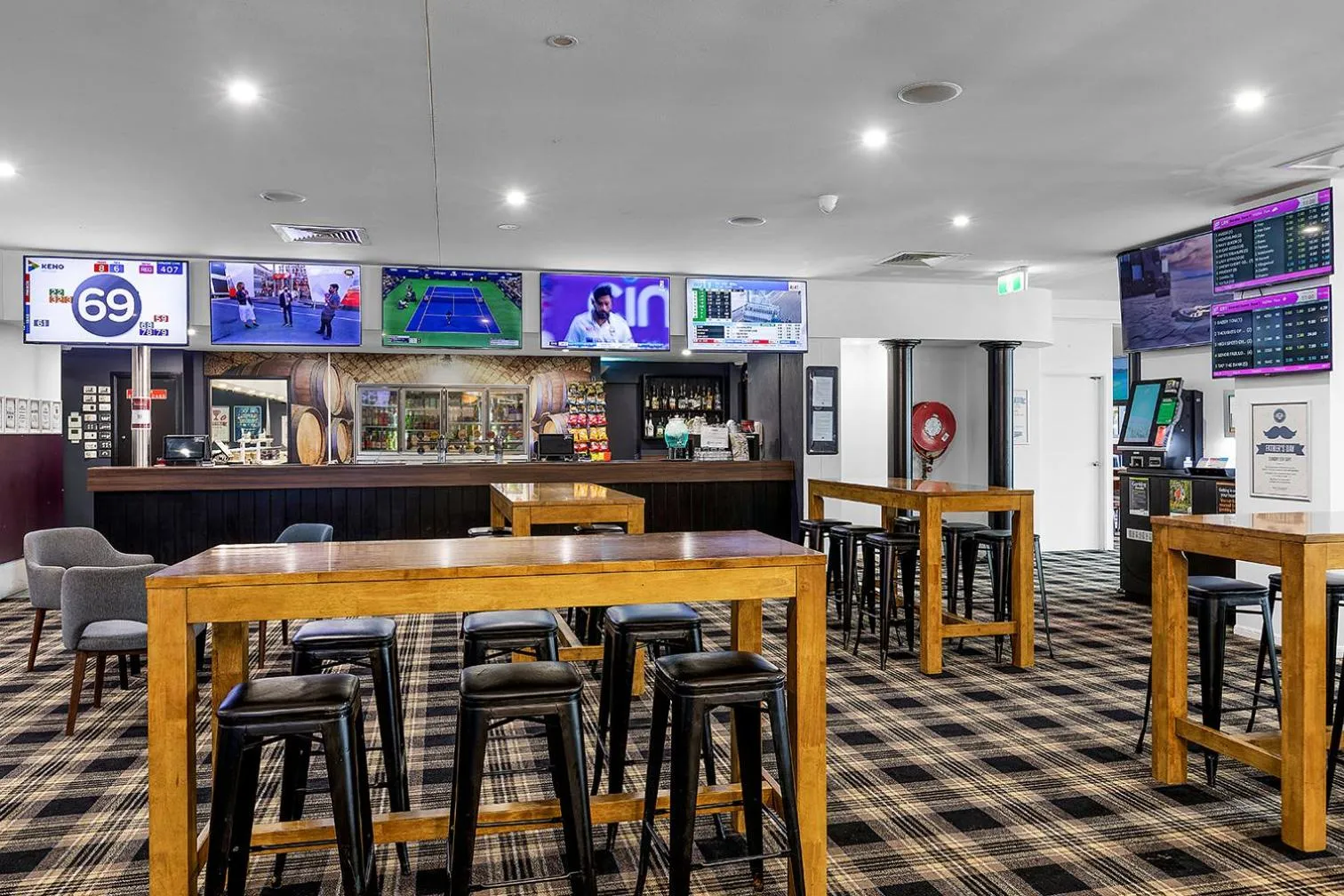 Lounge or bar in Reef Gateway Hotel