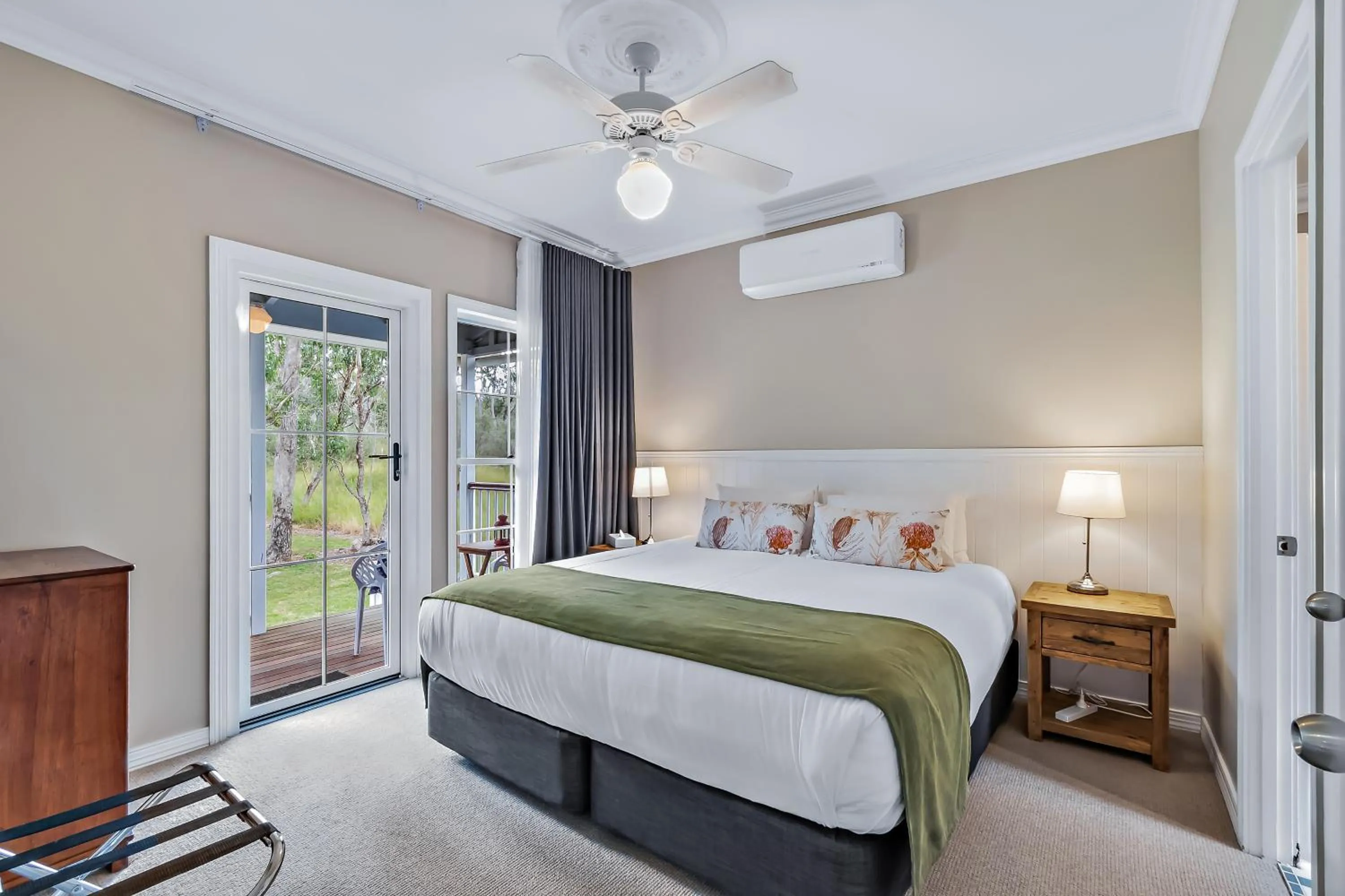 Bedroom, Bed in Diamondvale Estate Stanthorpe