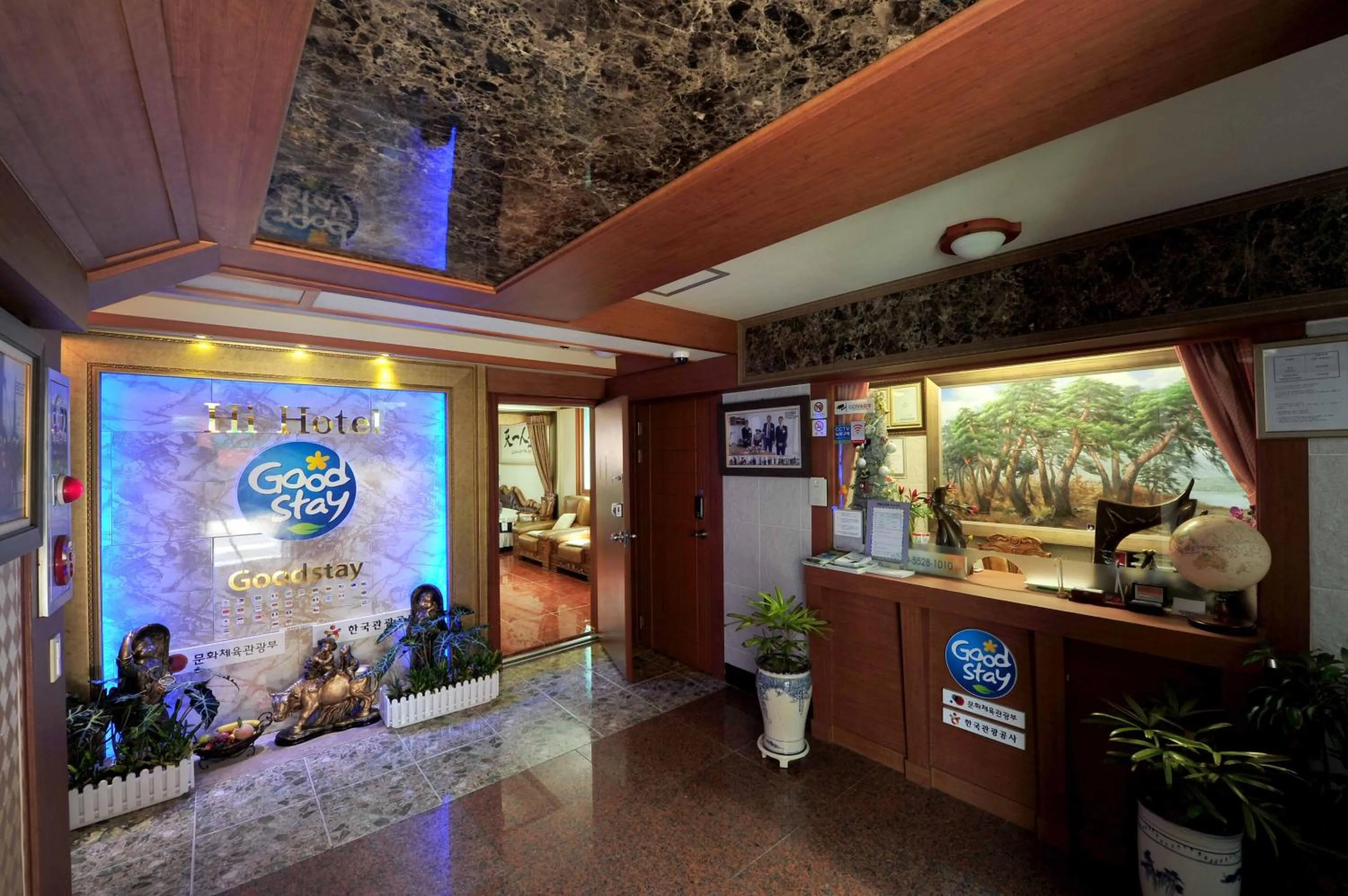 Lobby or reception in Hi Hotel