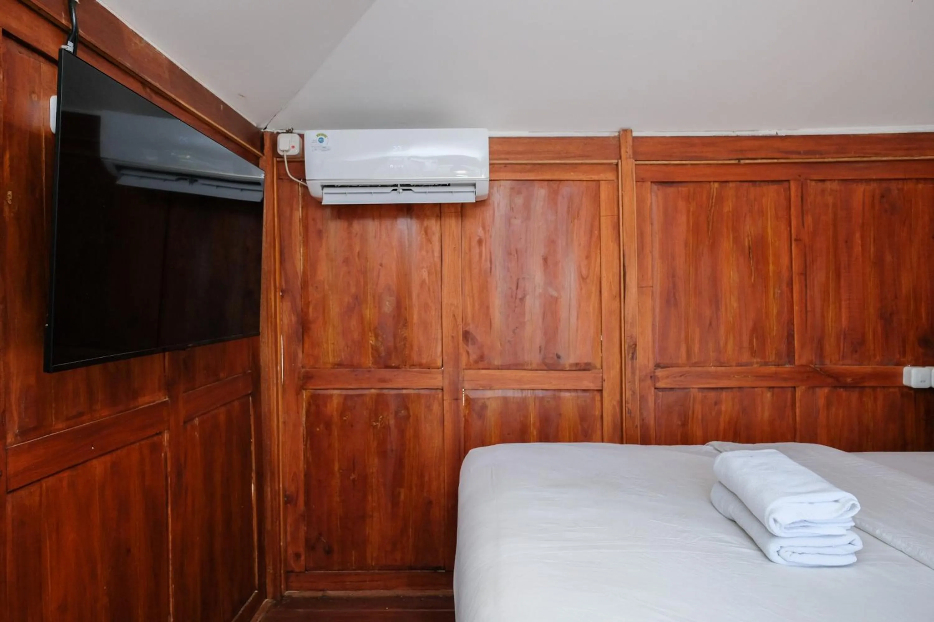 Bedroom, Bed in Urbanview Hotel Dommy Yogyakarta by RedDoorz