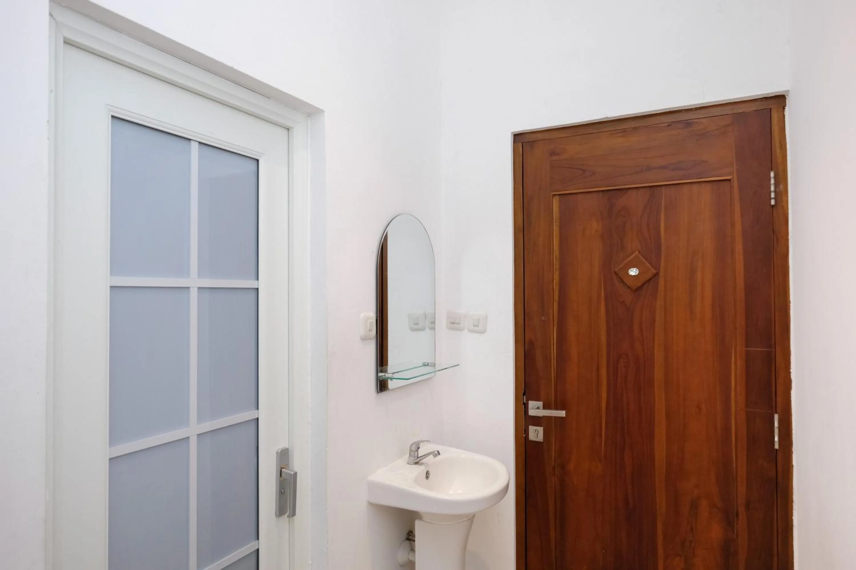 Bathroom in Urbanview Hotel Dommy Yogyakarta by RedDoorz