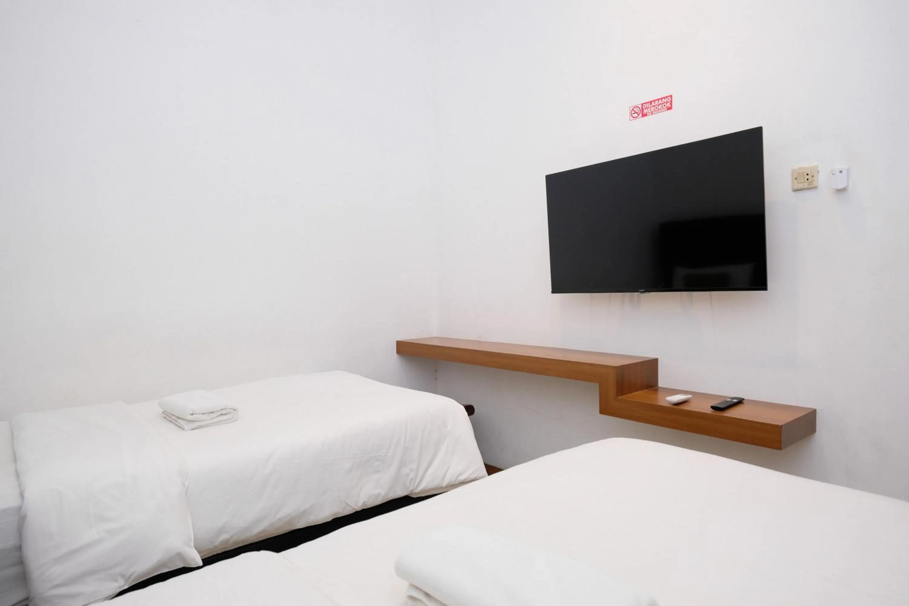 Bedroom, Bed in Urbanview Hotel Dommy Yogyakarta by RedDoorz
