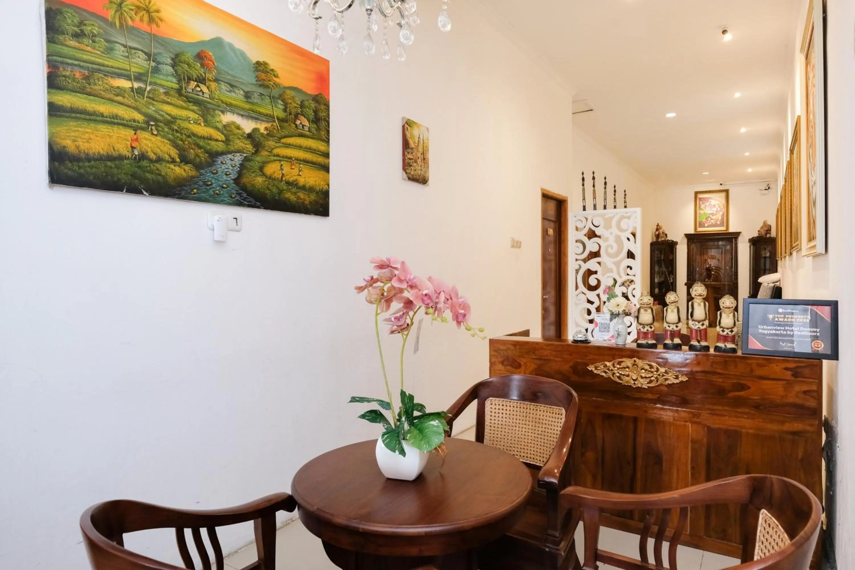 Lobby or reception in Urbanview Hotel Dommy Yogyakarta by RedDoorz