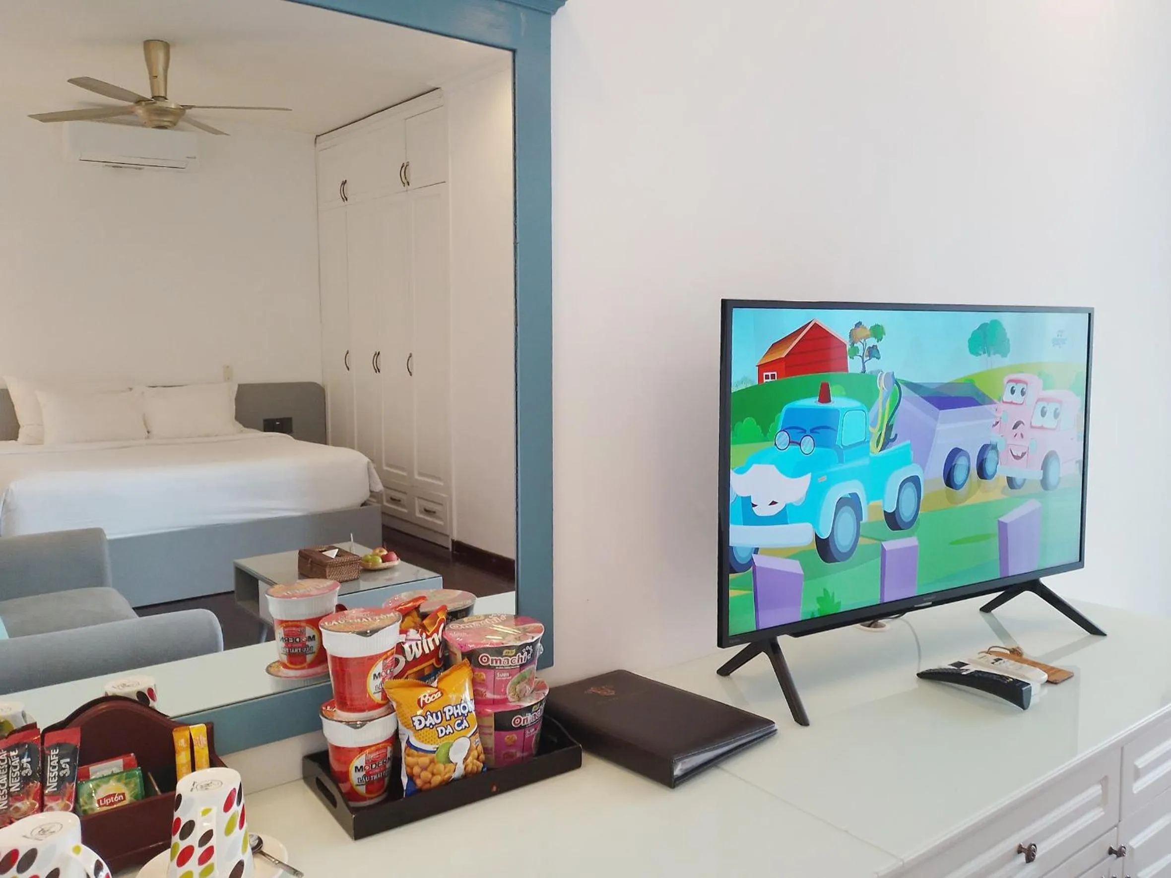 Communal lounge/ TV room, Bed in SV Boutique Resort