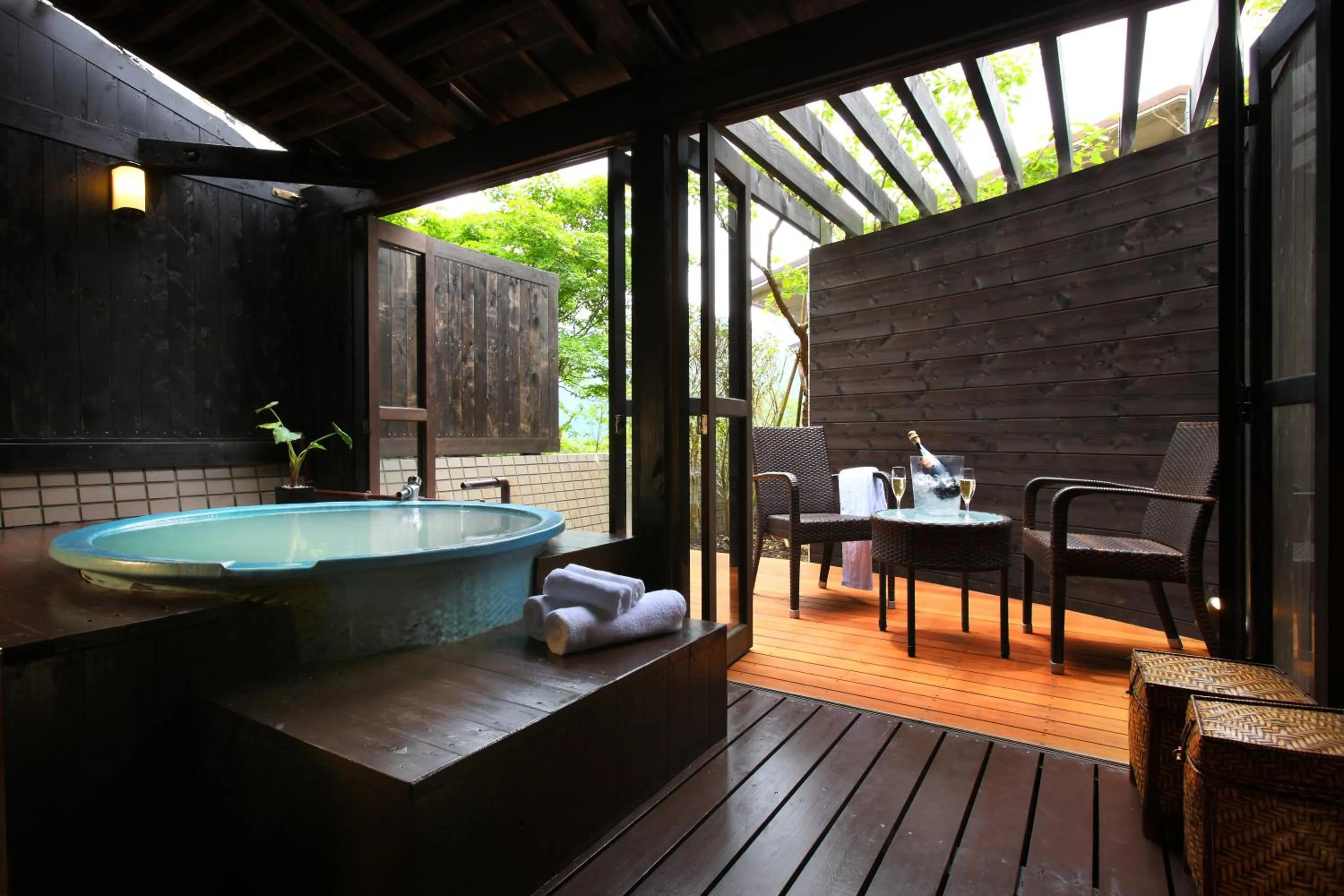 Open Air Bath in Hakone Fontaine Bleau Sengokutei