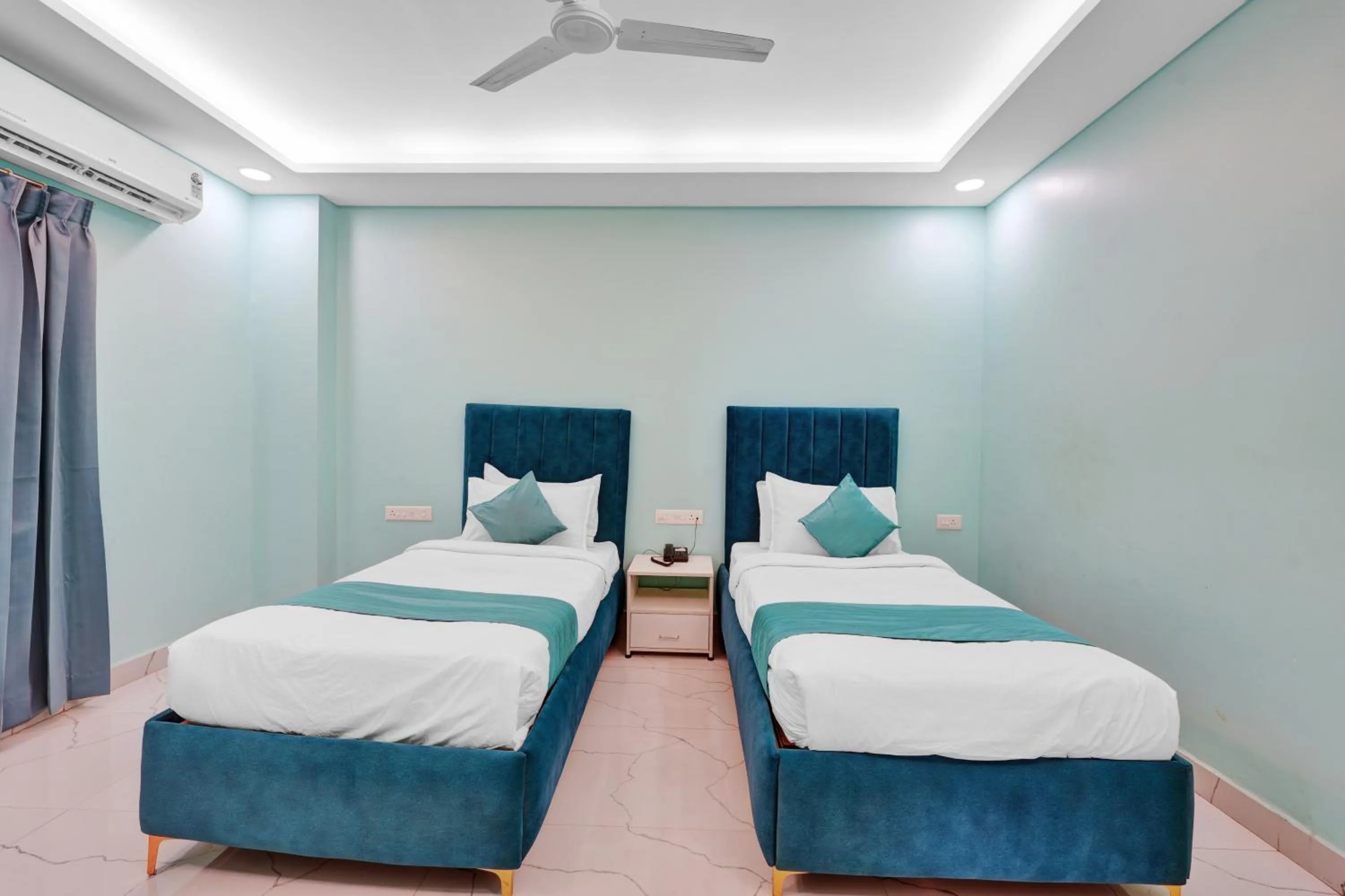 Bed in Rohaan Hotels Medavakkam by UPAR