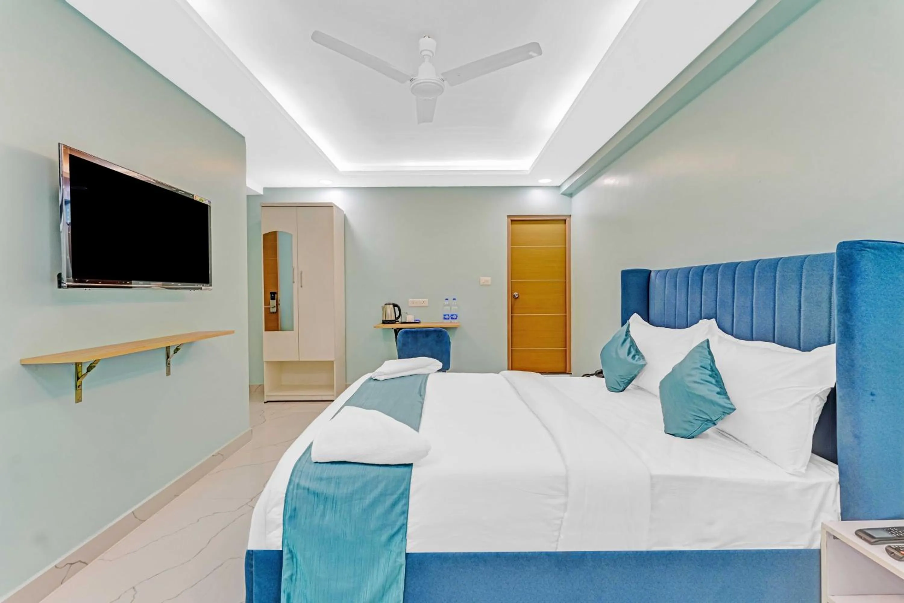 Bed in Rohaan Hotels Medavakkam by UPAR