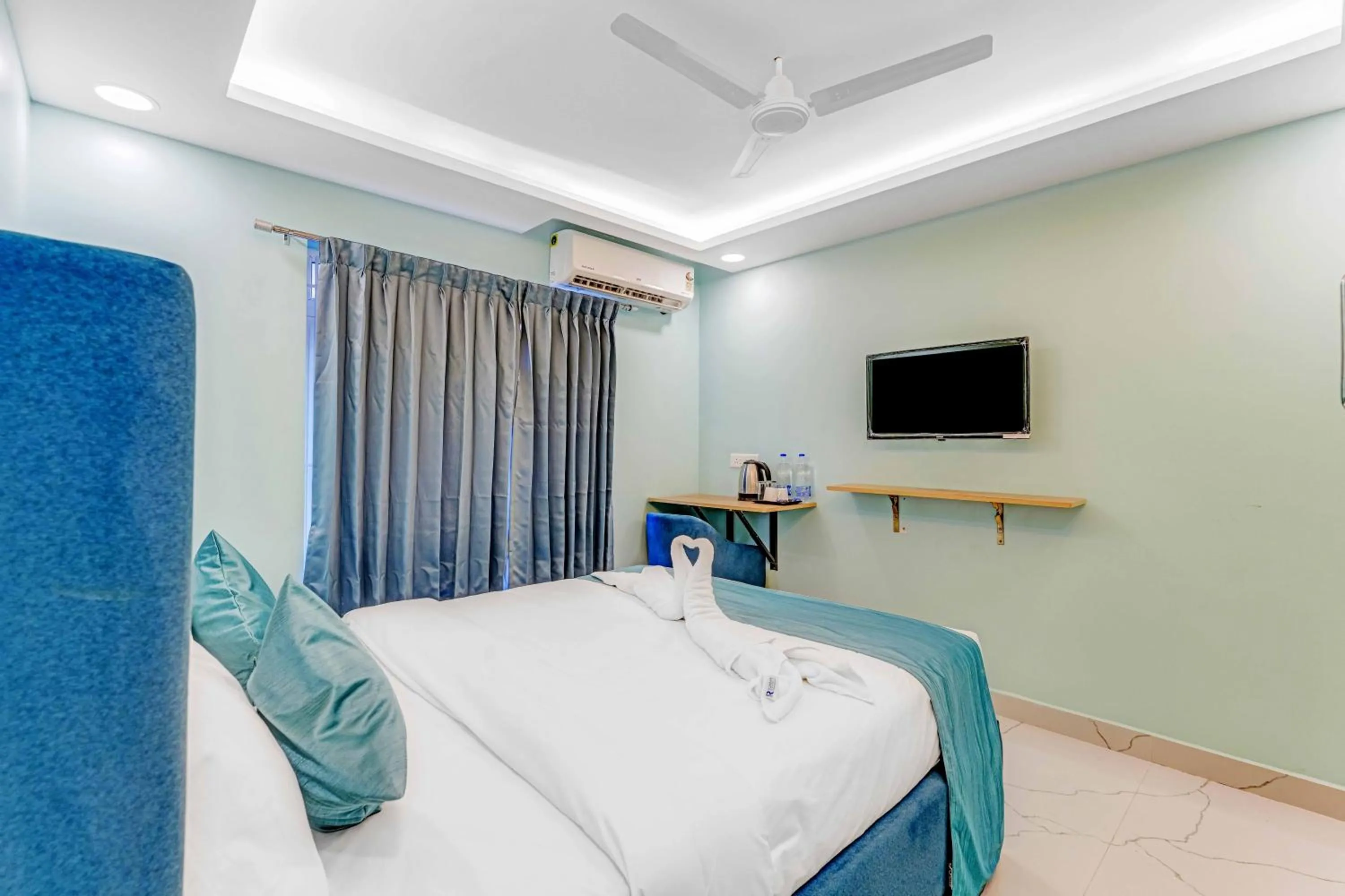 Bed in Rohaan Hotels Medavakkam by UPAR