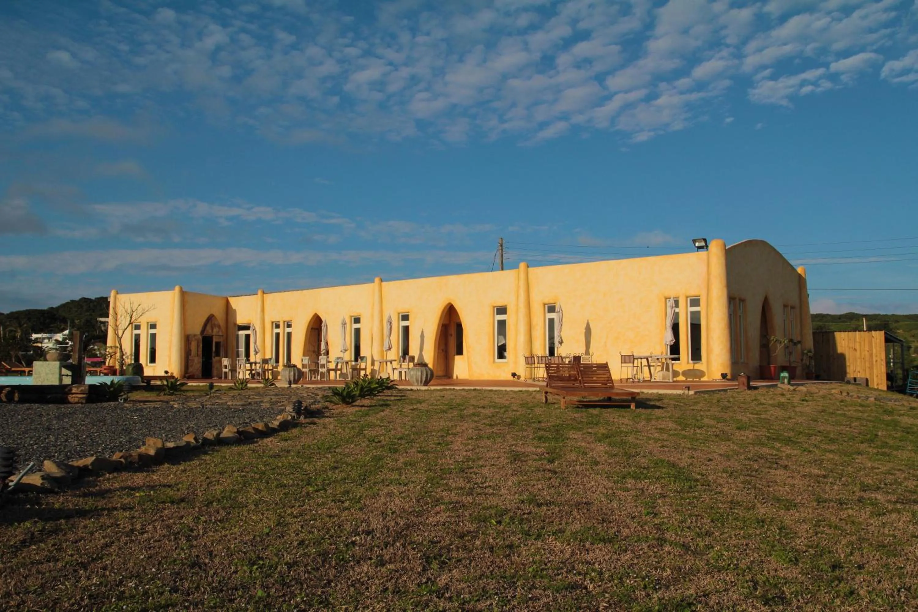 Facade/entrance in West Old House