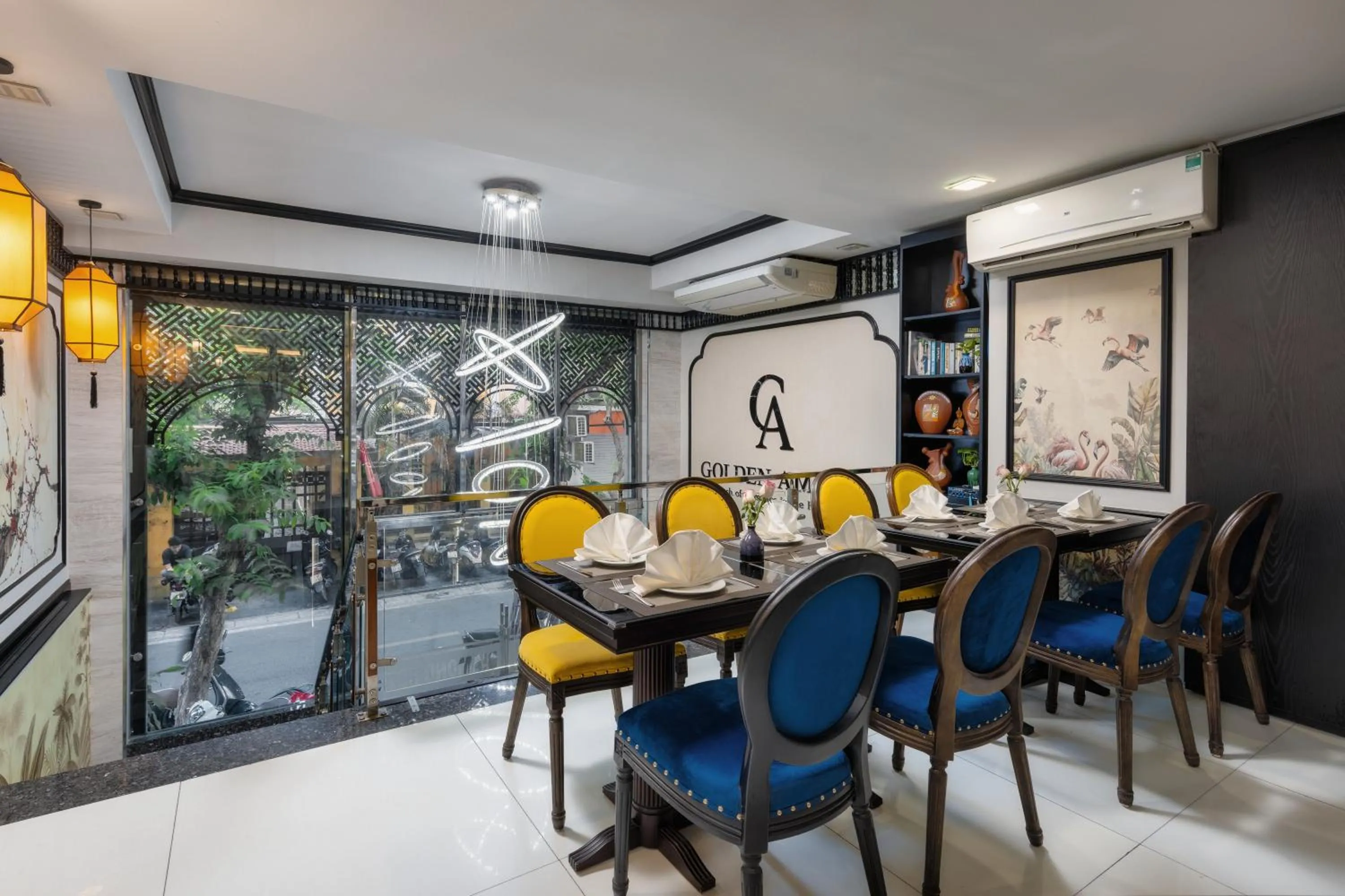 Restaurant/places to eat in Golden Amour Hotel