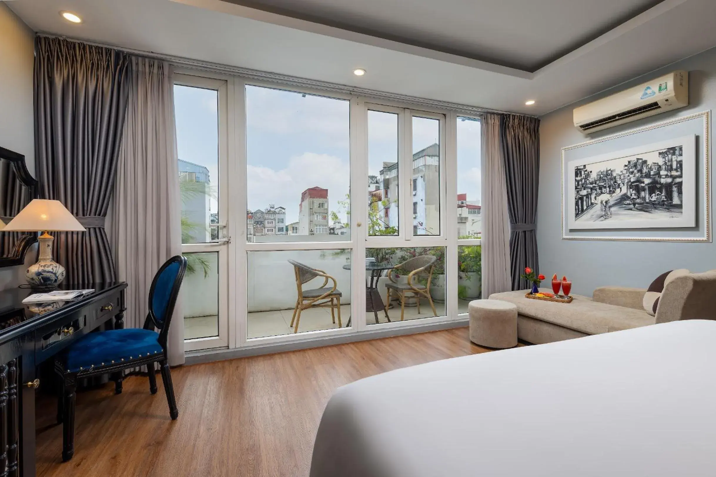 Suite with Balcony - single occupancy in Golden Amour Hotel Suite with Balcony - single occupancy in Golden Amour Hotel