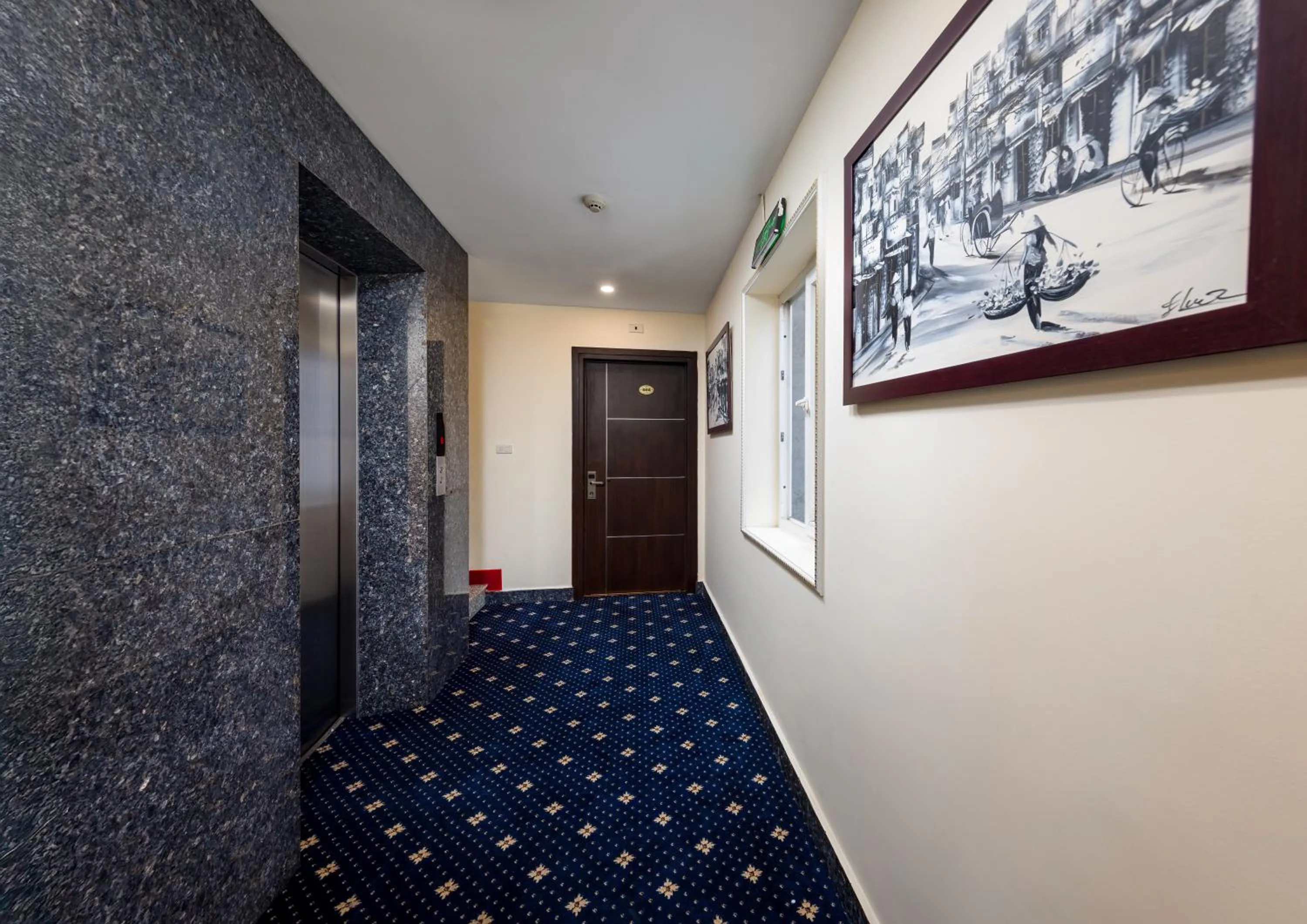 elevator in Golden Amour Hotel