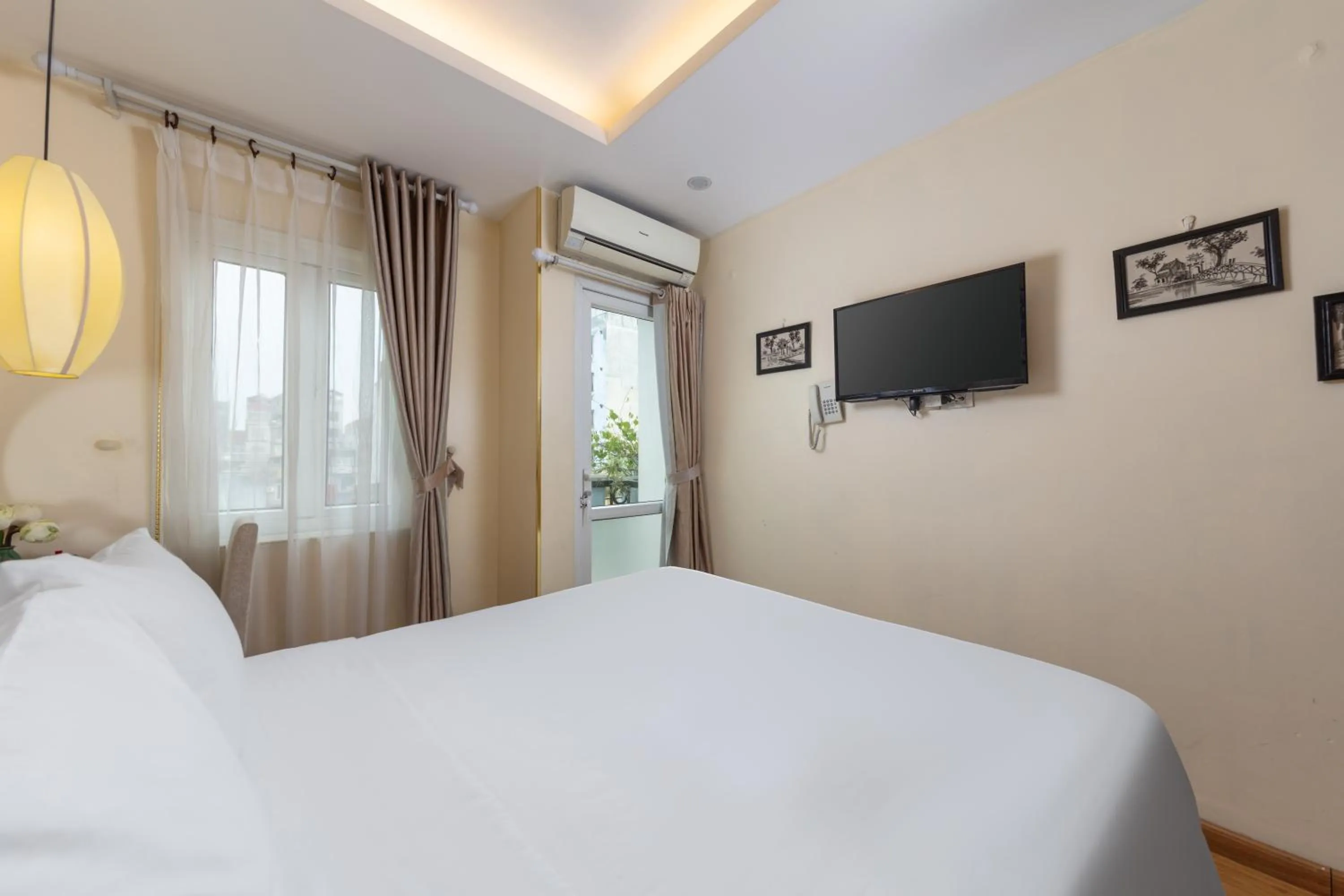 Deluxe Double Room with City View in Golden Legend Diamond Hotel