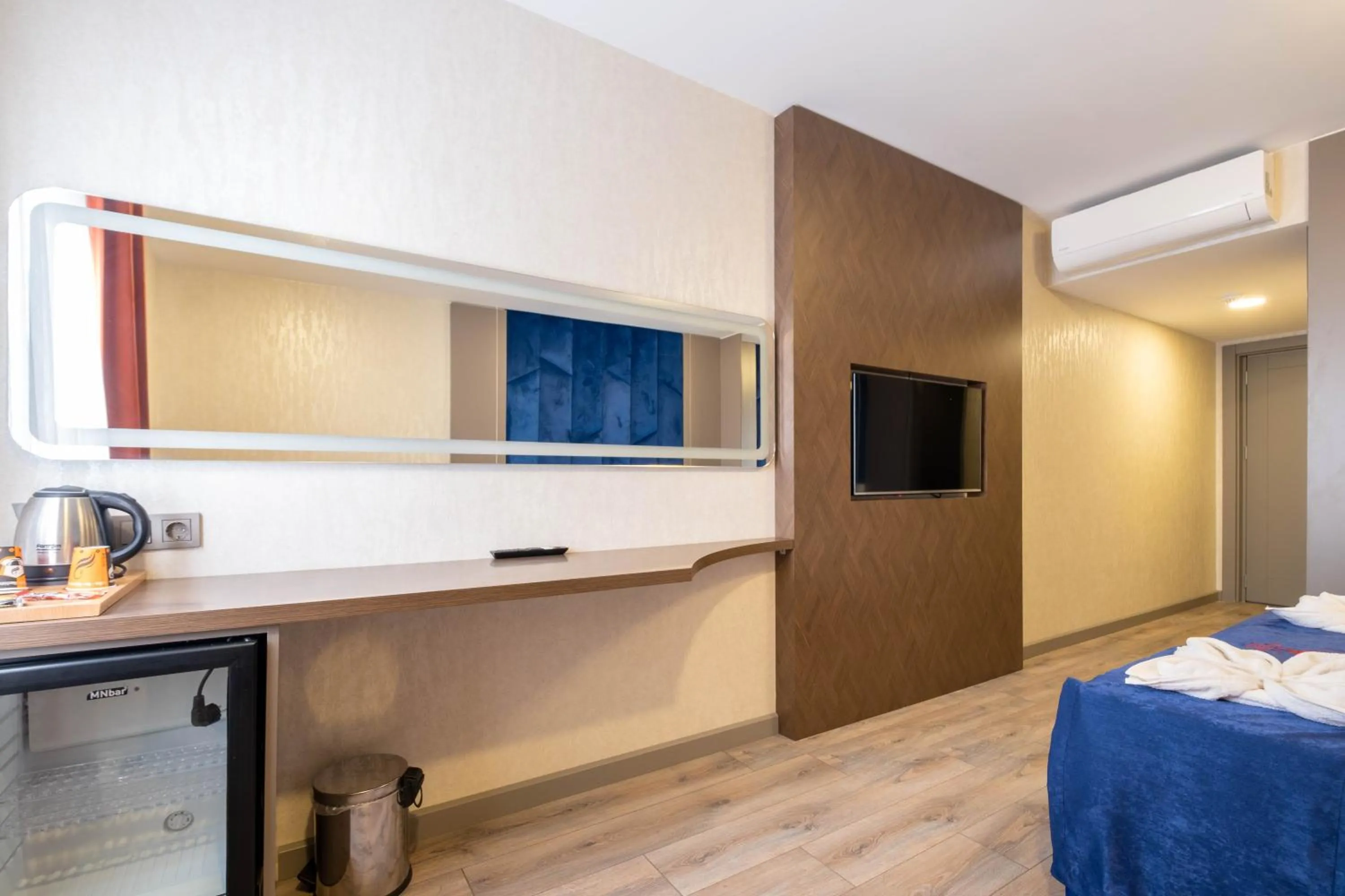 Photo of the whole room, Bed in The Port Güzelyalı