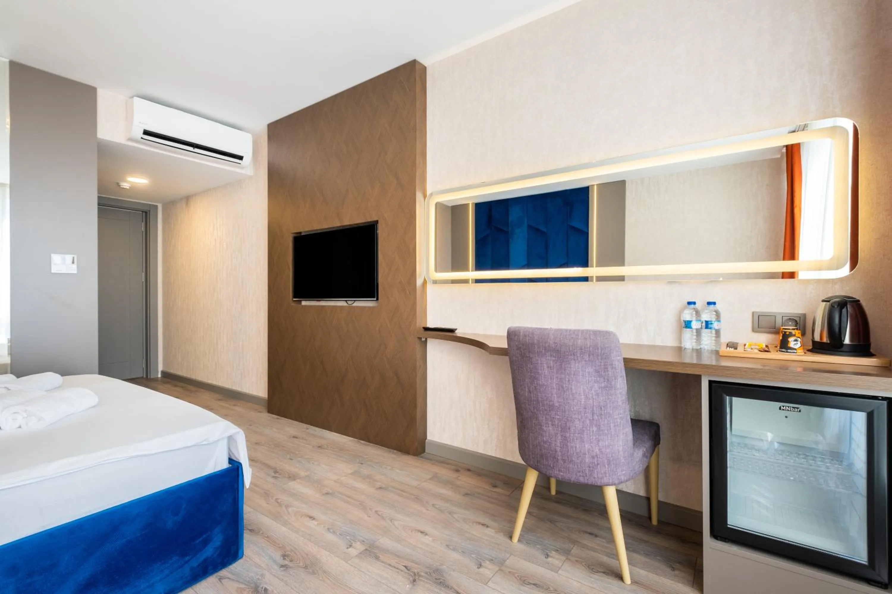 Photo of the whole room, Bed in The Port Güzelyalı