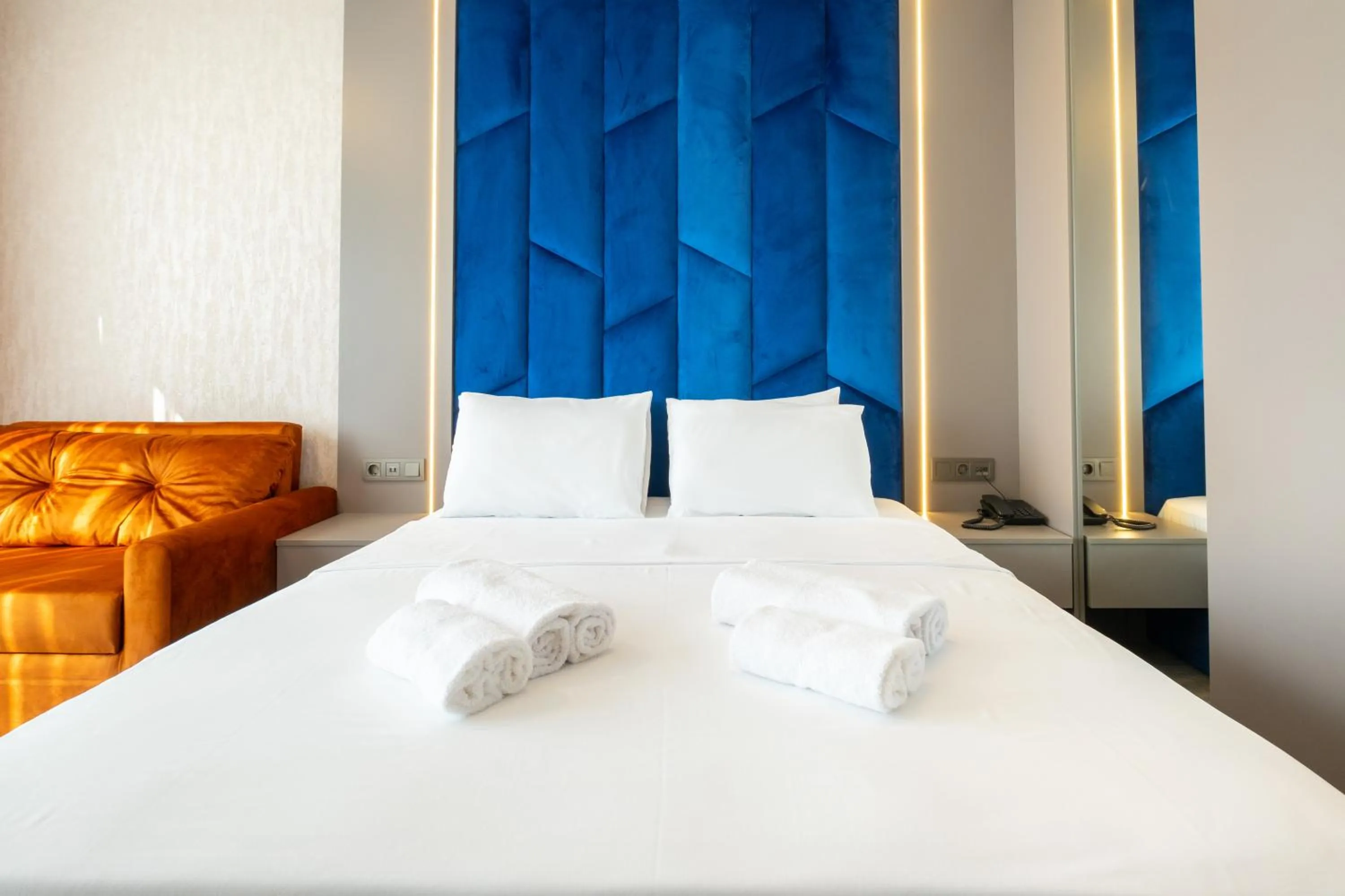 Photo of the whole room, Bed in The Port Güzelyalı