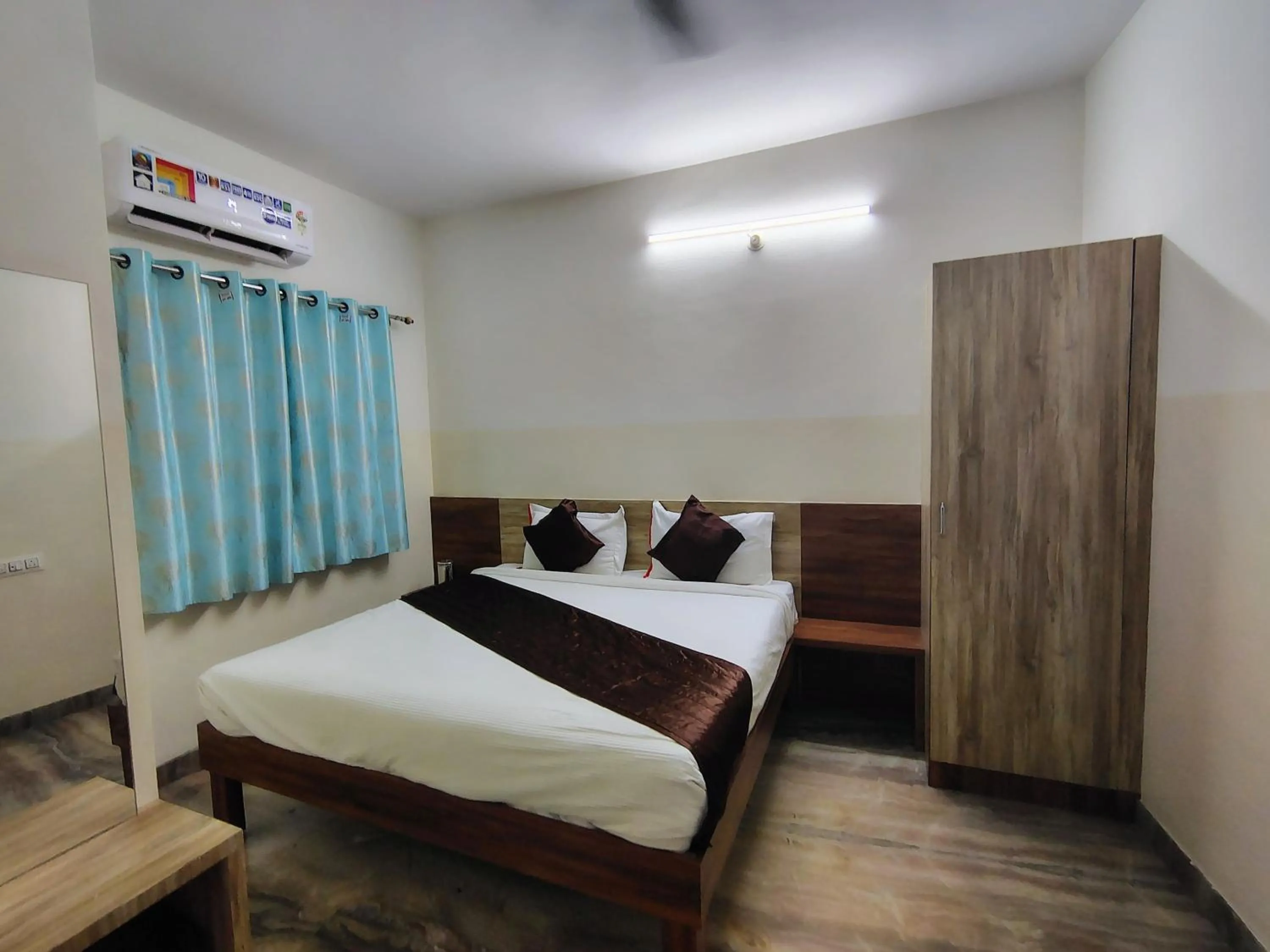 Hotel SKY INNs