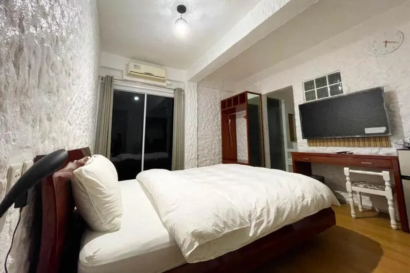 Photo of the whole room, Bed in Montani Beach Resort Puerto Galera powered by Cocotel